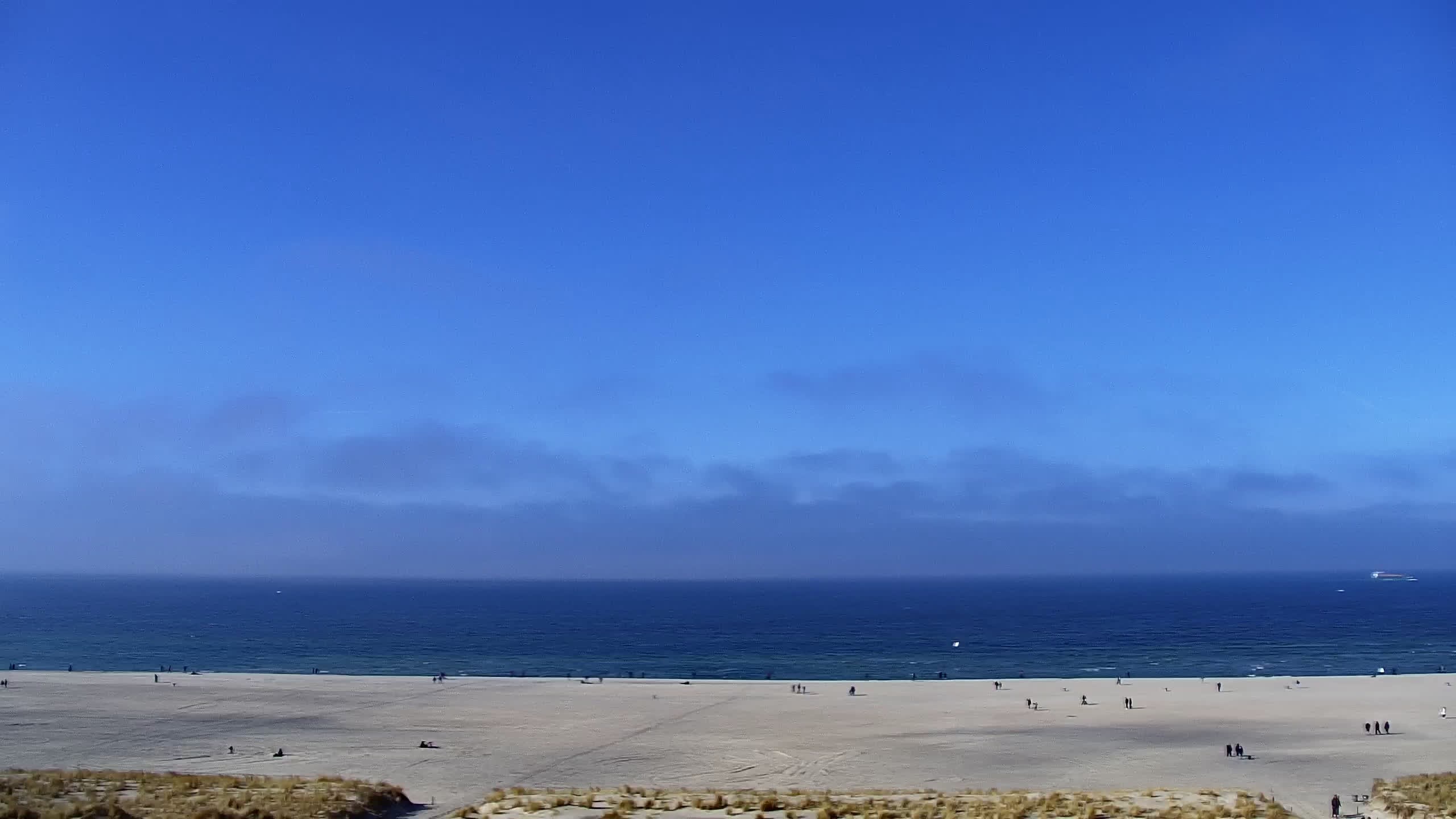 Archived image Webcam Warnemünde: Beach Hotel Hübner