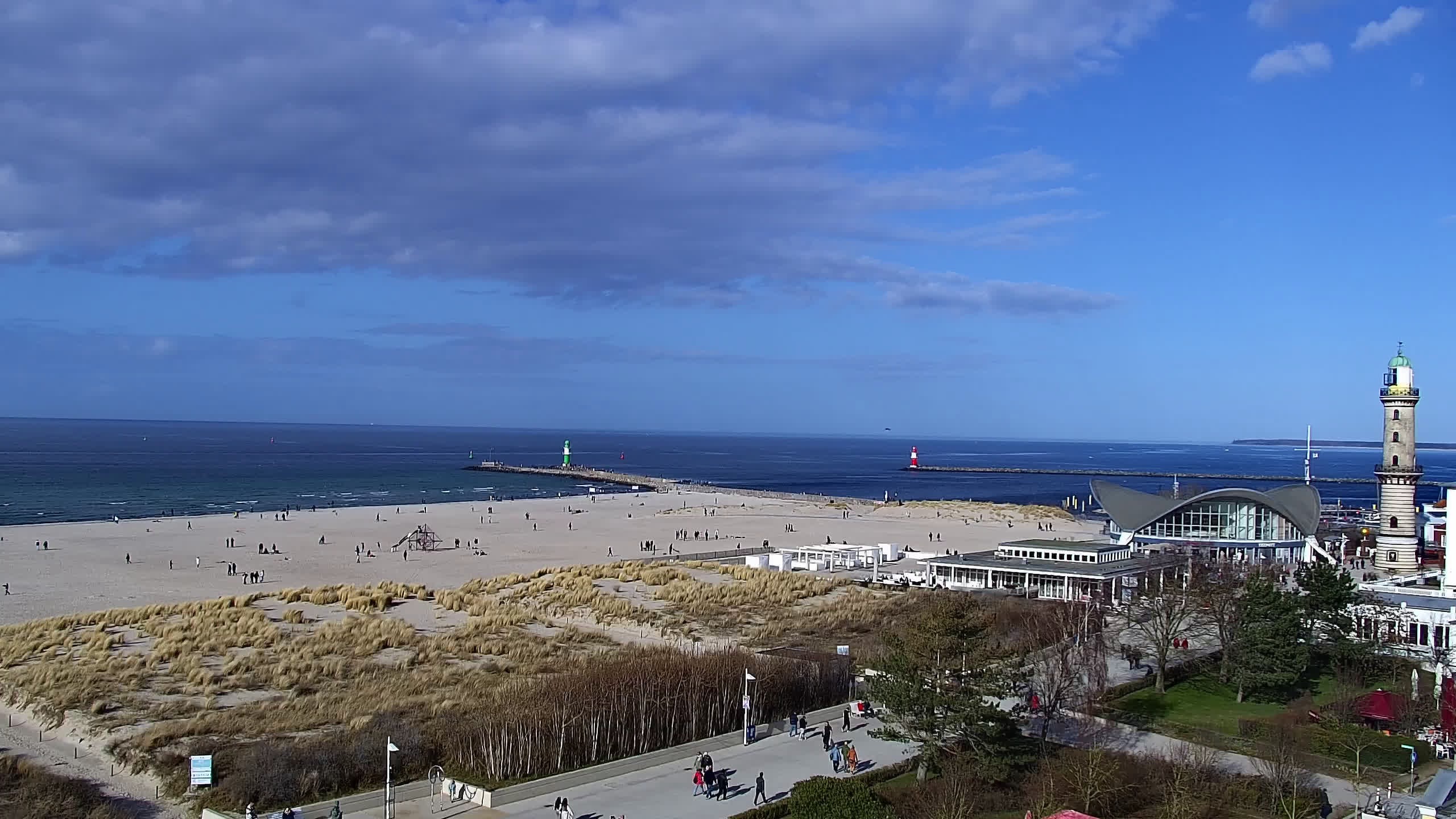 Archived image Webcam Warnemünde: Beach Hotel Hübner