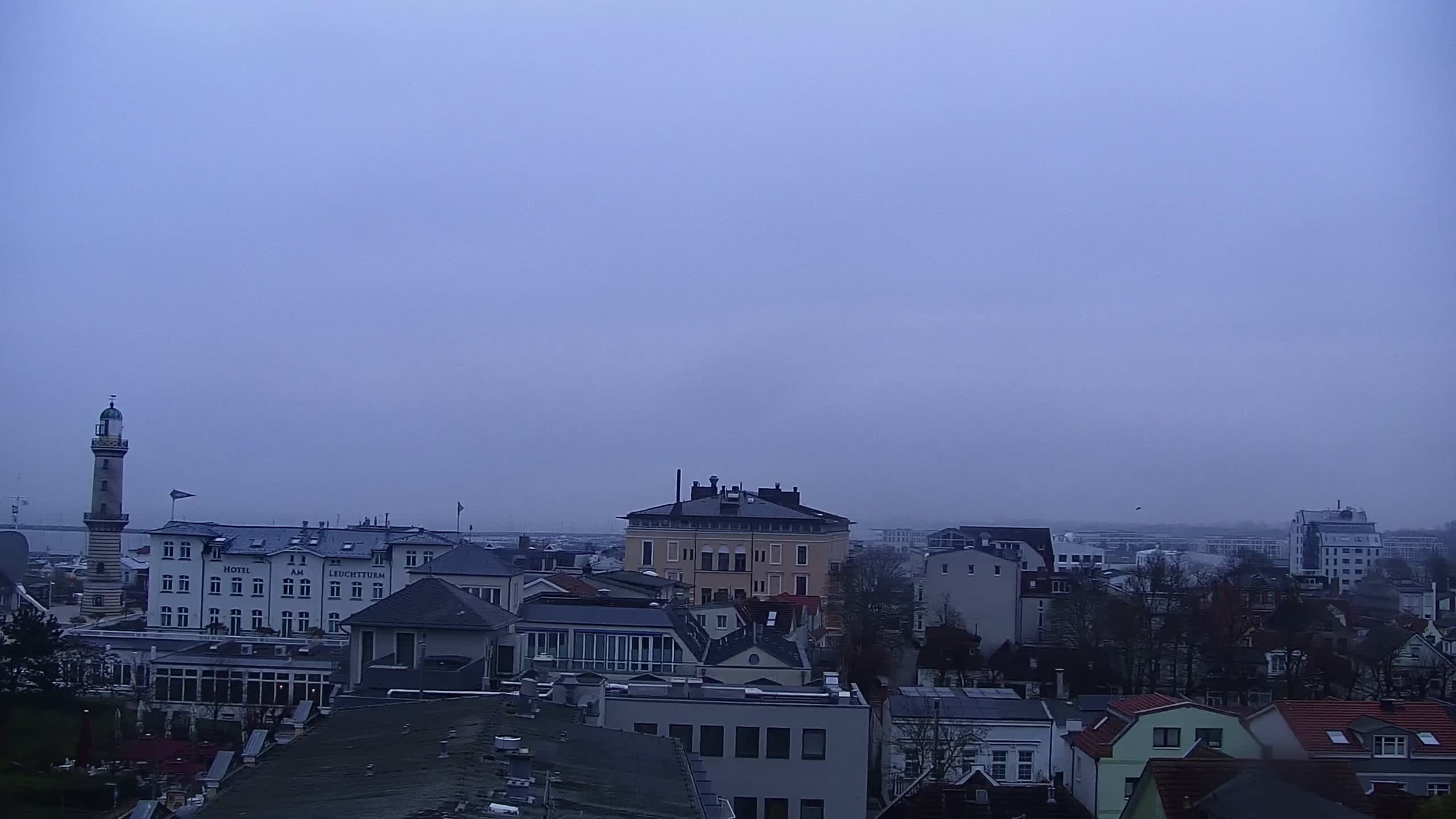 Archived image Webcam Warnemünde: Beach Hotel Hübner