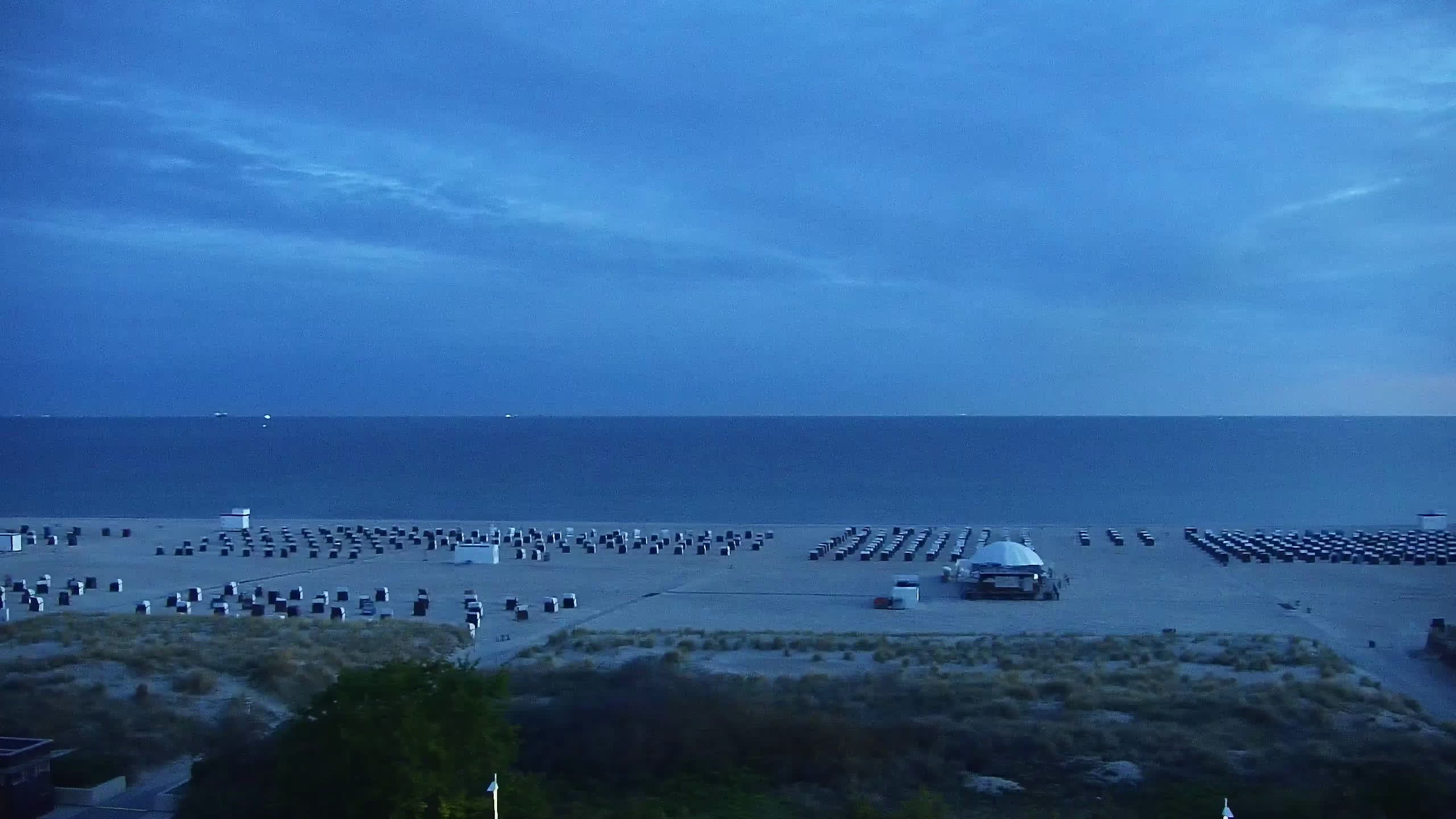 Archived image Webcam Warnemünde: Beach Hotel Hübner