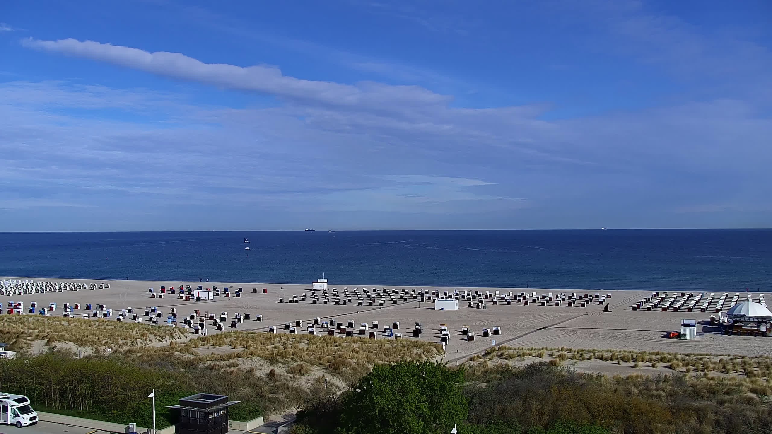 Archived image Webcam Warnemünde: Beach Hotel Hübner