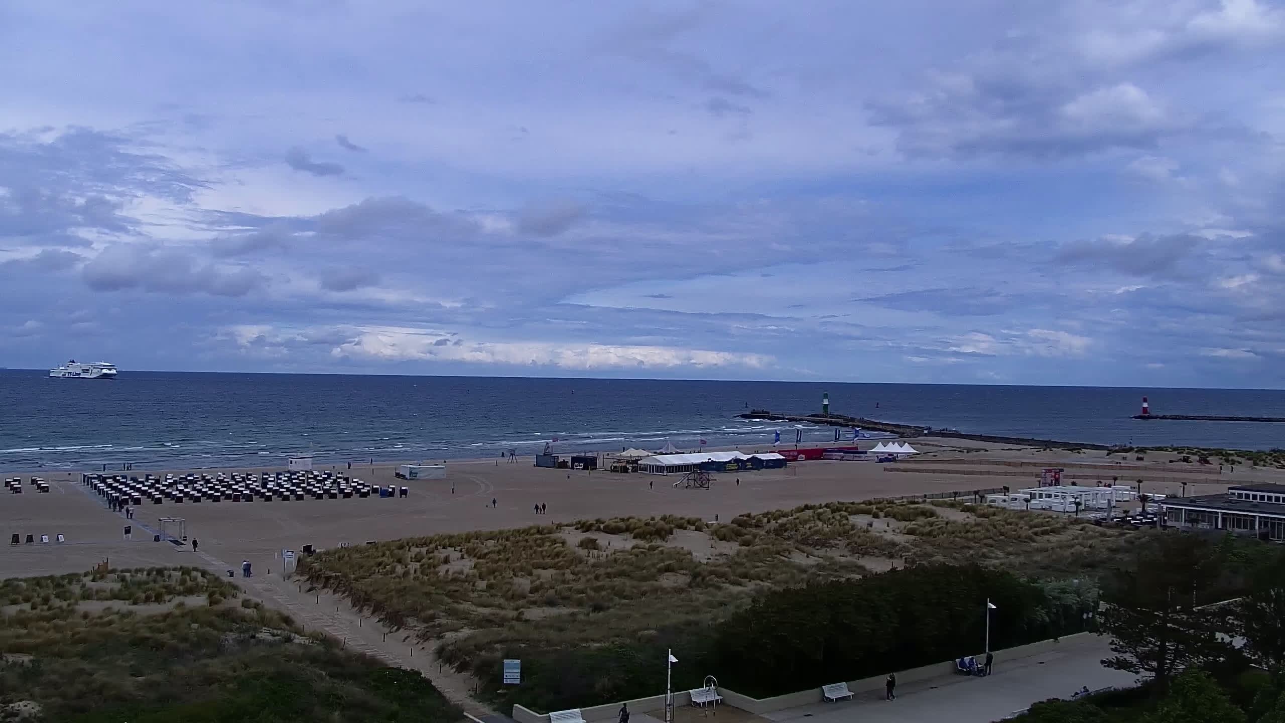 Archiv Foto Webcam Strand Warnemünde an der Ostsee