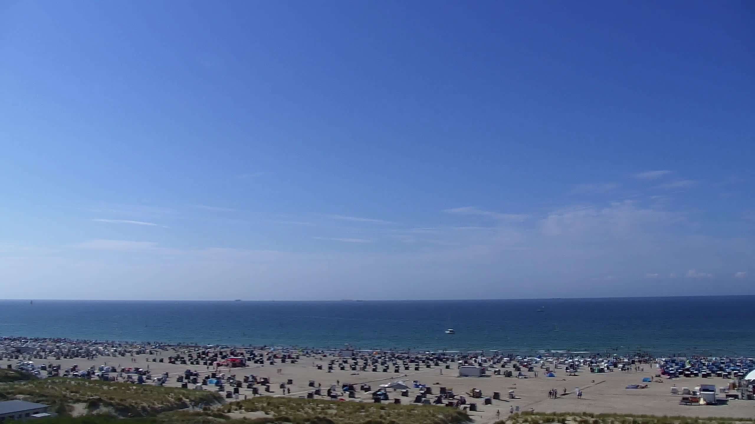 Archived image Webcam Warnemünde: Beach Hotel Hübner