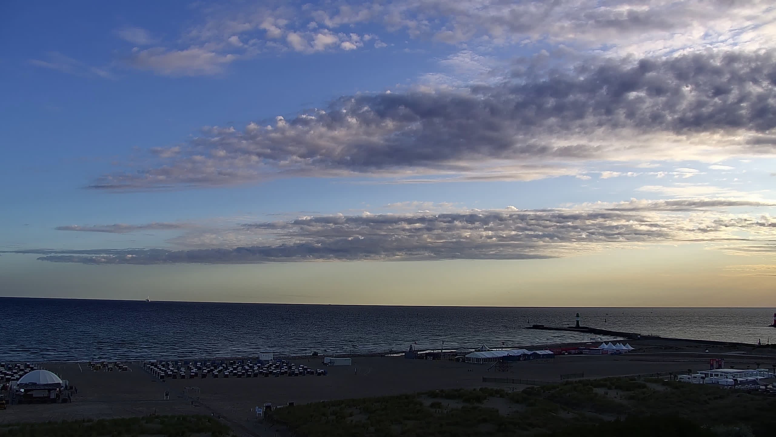 Archiv Foto Webcam Strand Warnemünde an der Ostsee
