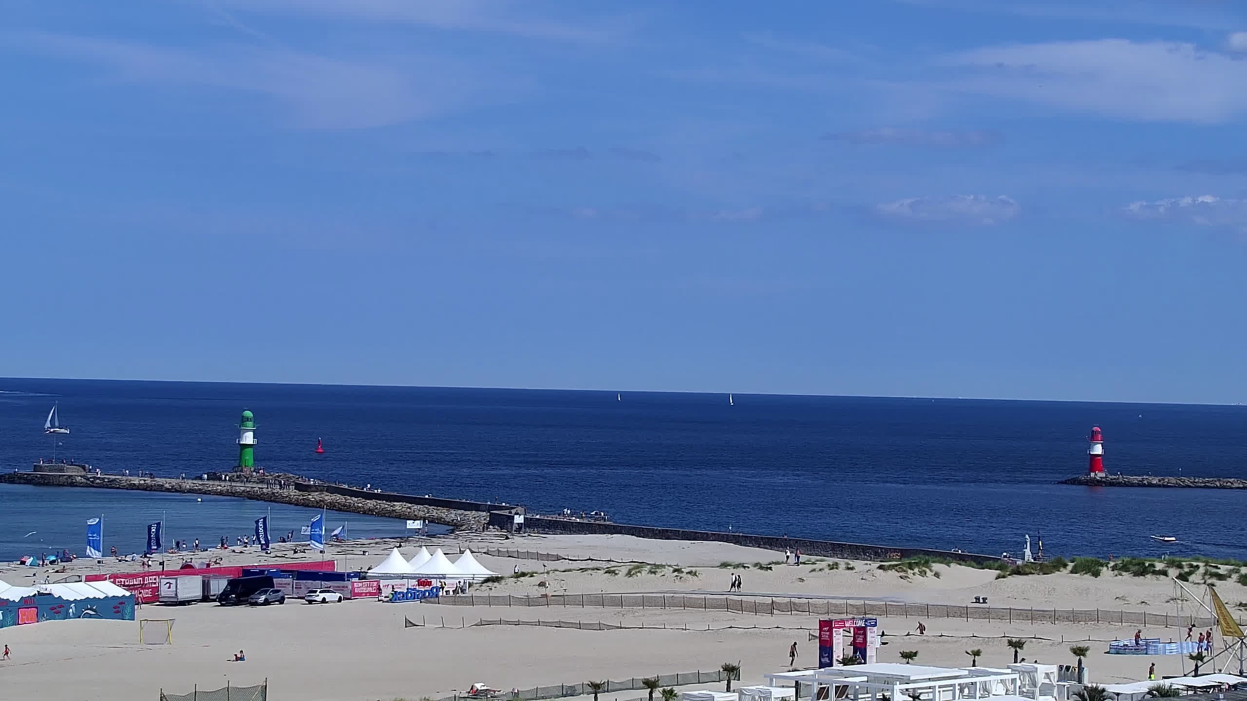 Archived image Webcam Warnemünde: Beach Hotel Hübner