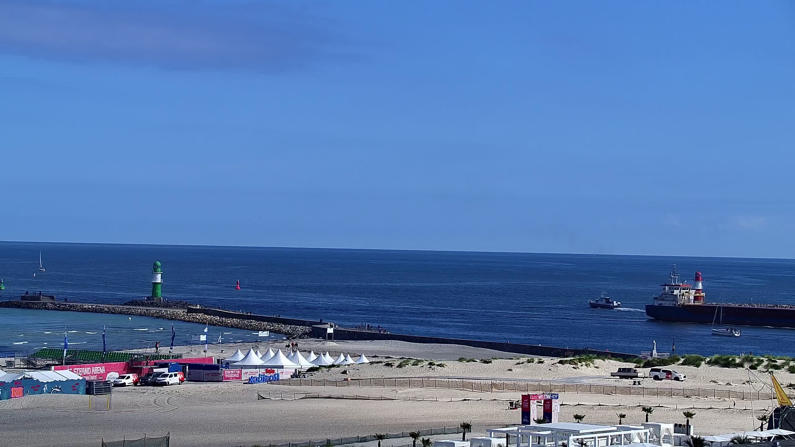 Archived image Webcam Warnemünde: Beach Hotel Hübner