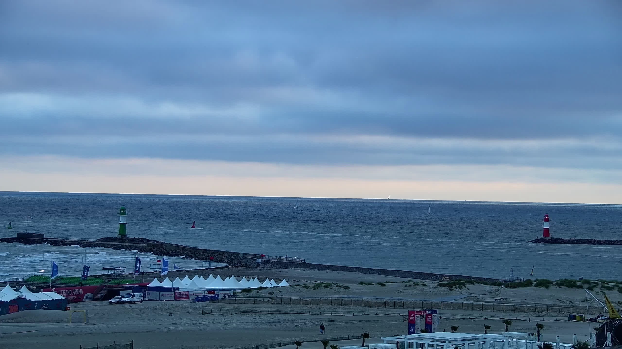 Archiv Foto Webcam Strand Warnemünde an der Ostsee