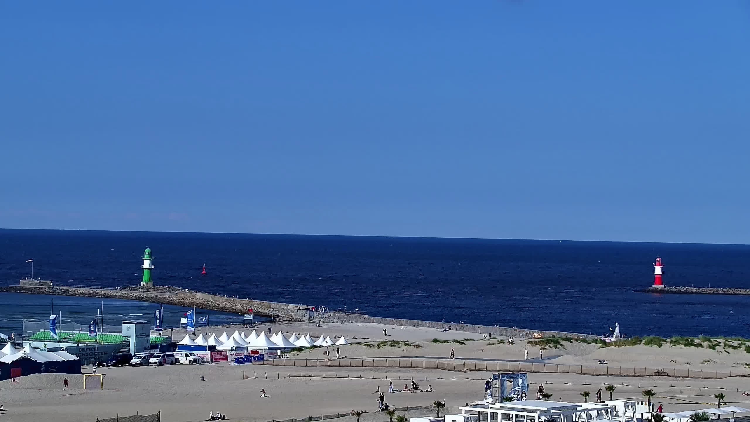 Archived image Webcam Warnemünde: Beach Hotel Hübner