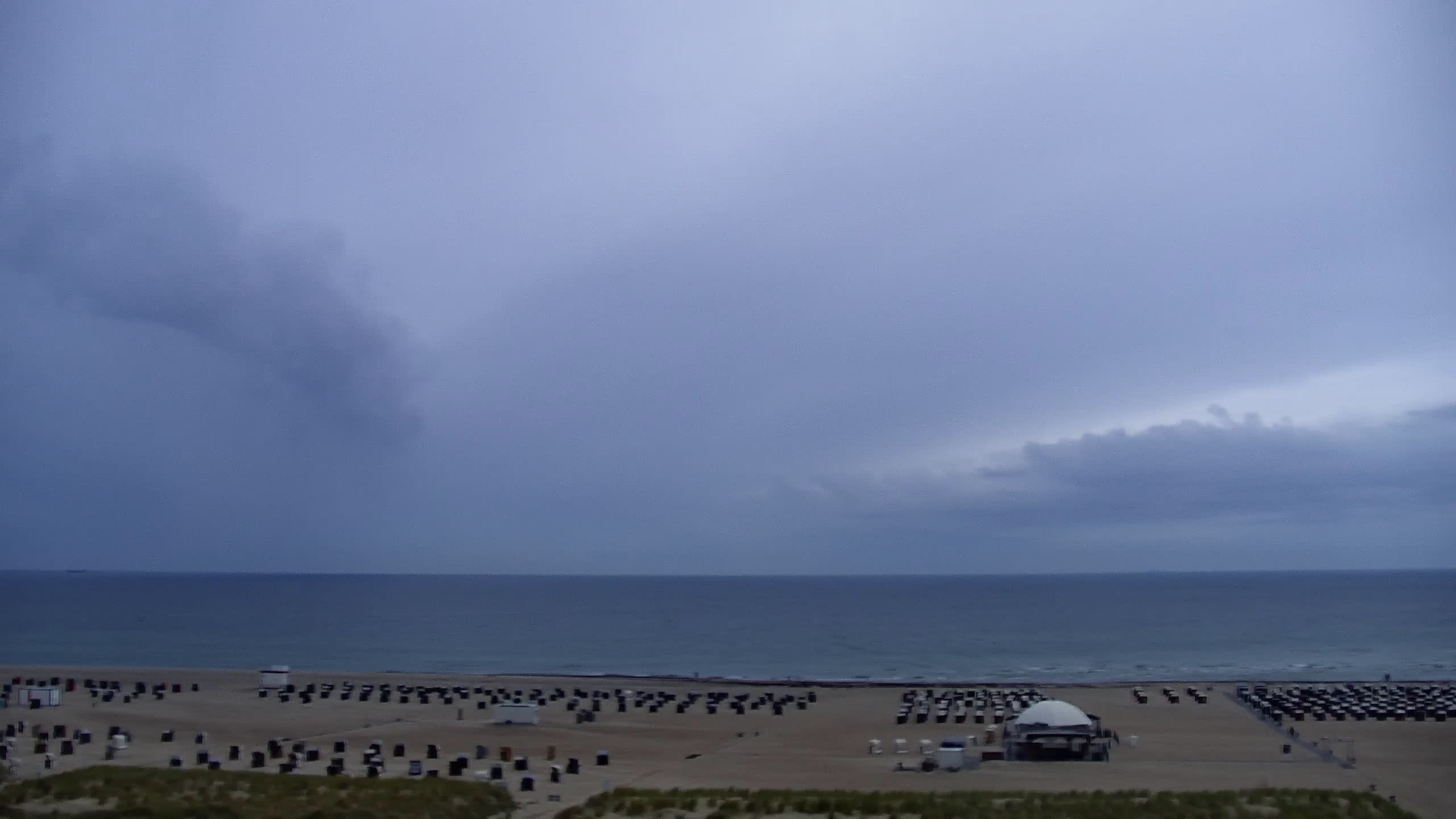 Archived image Webcam Warnemünde: Beach Hotel Hübner