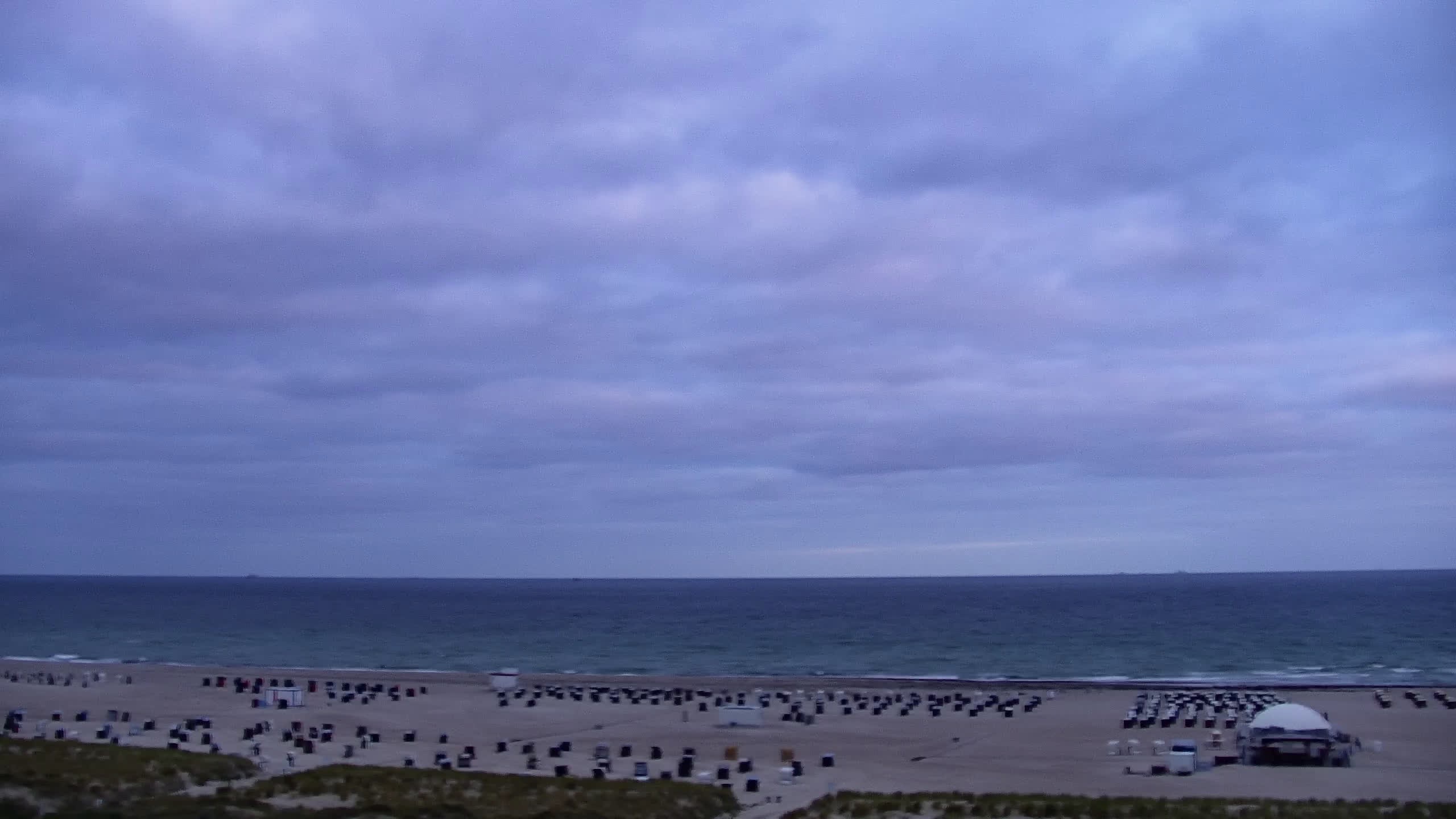 Archived image Webcam Warnemünde: Beach Hotel Hübner