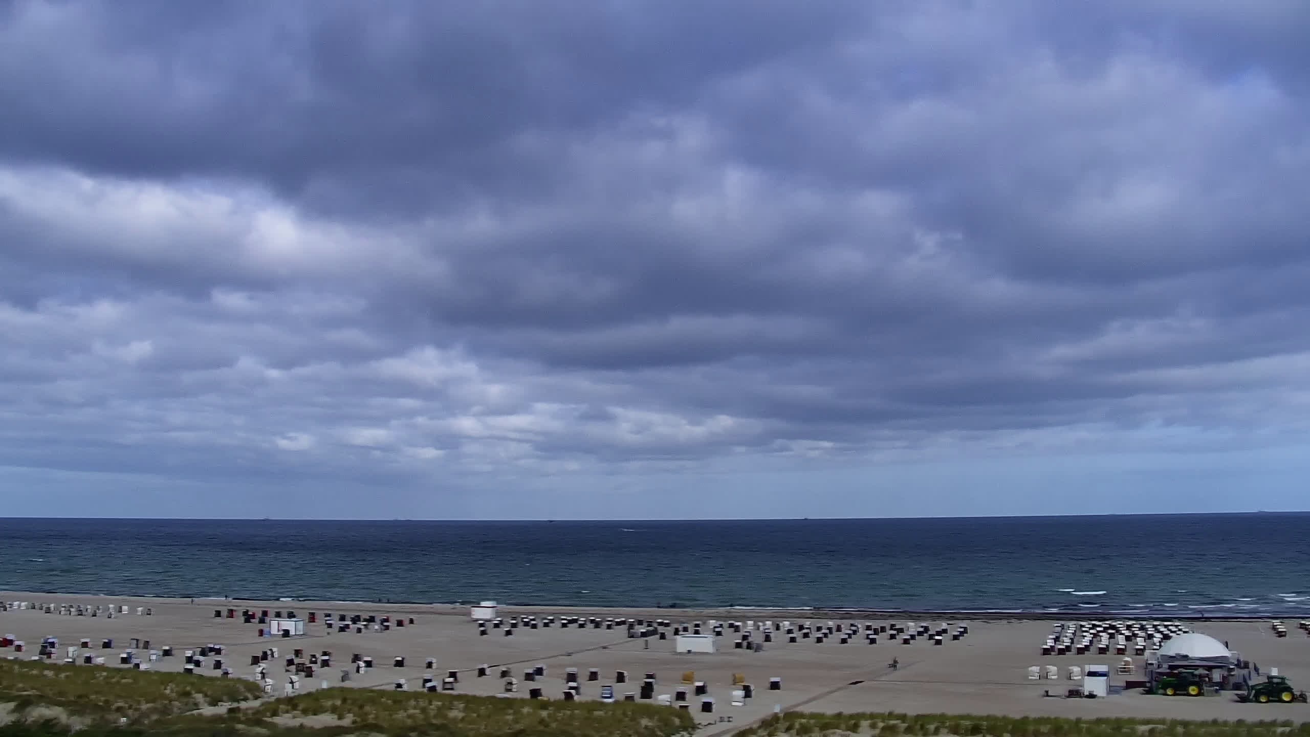 Archived image Webcam Warnemünde: Beach Hotel Hübner