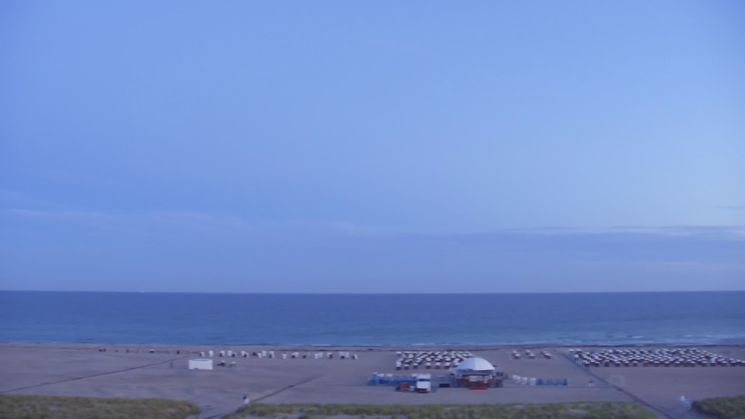 Archived image Webcam Warnemünde: Beach Hotel Hübner