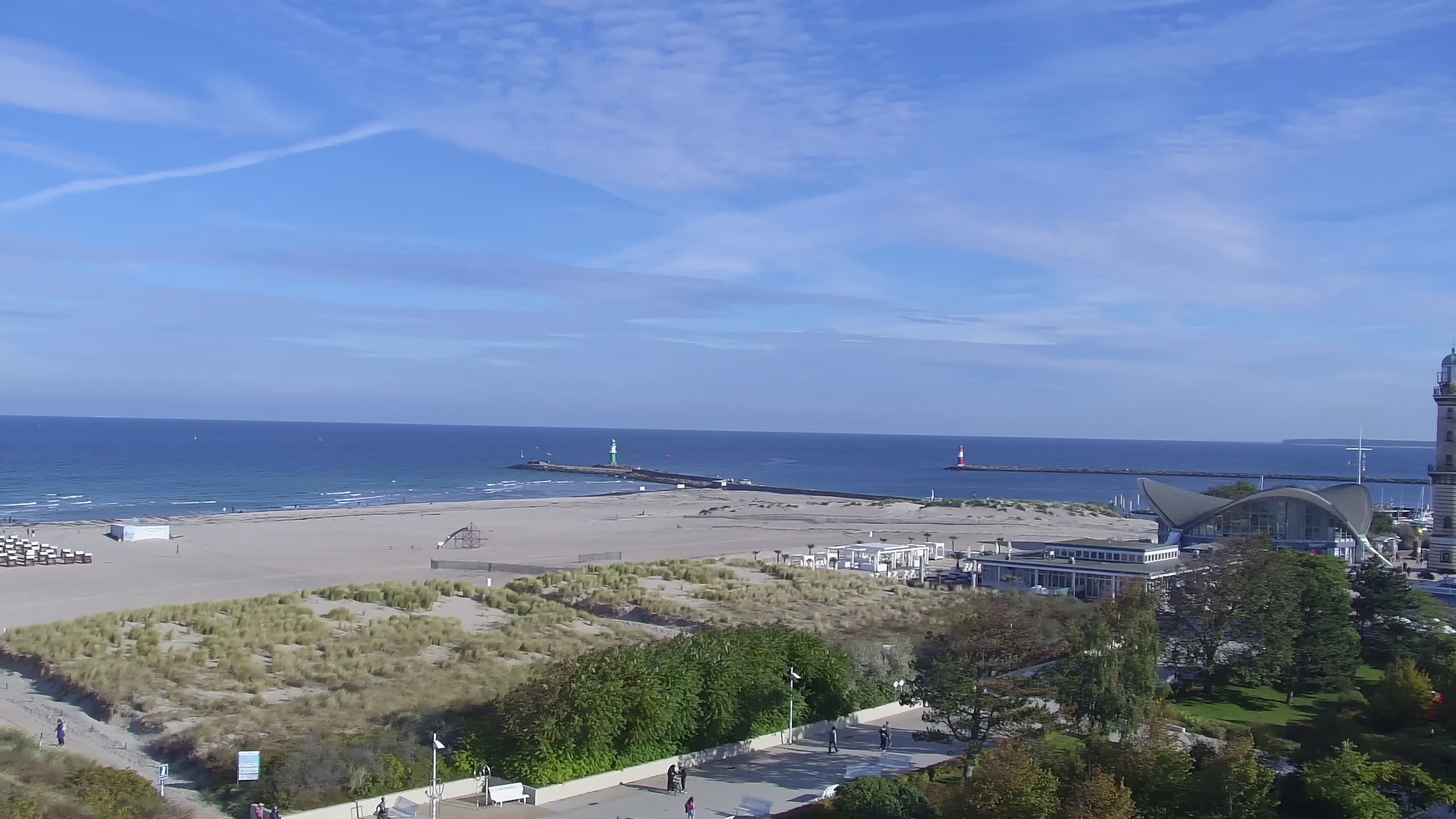 Archived image Webcam Warnemünde: Beach Hotel Hübner