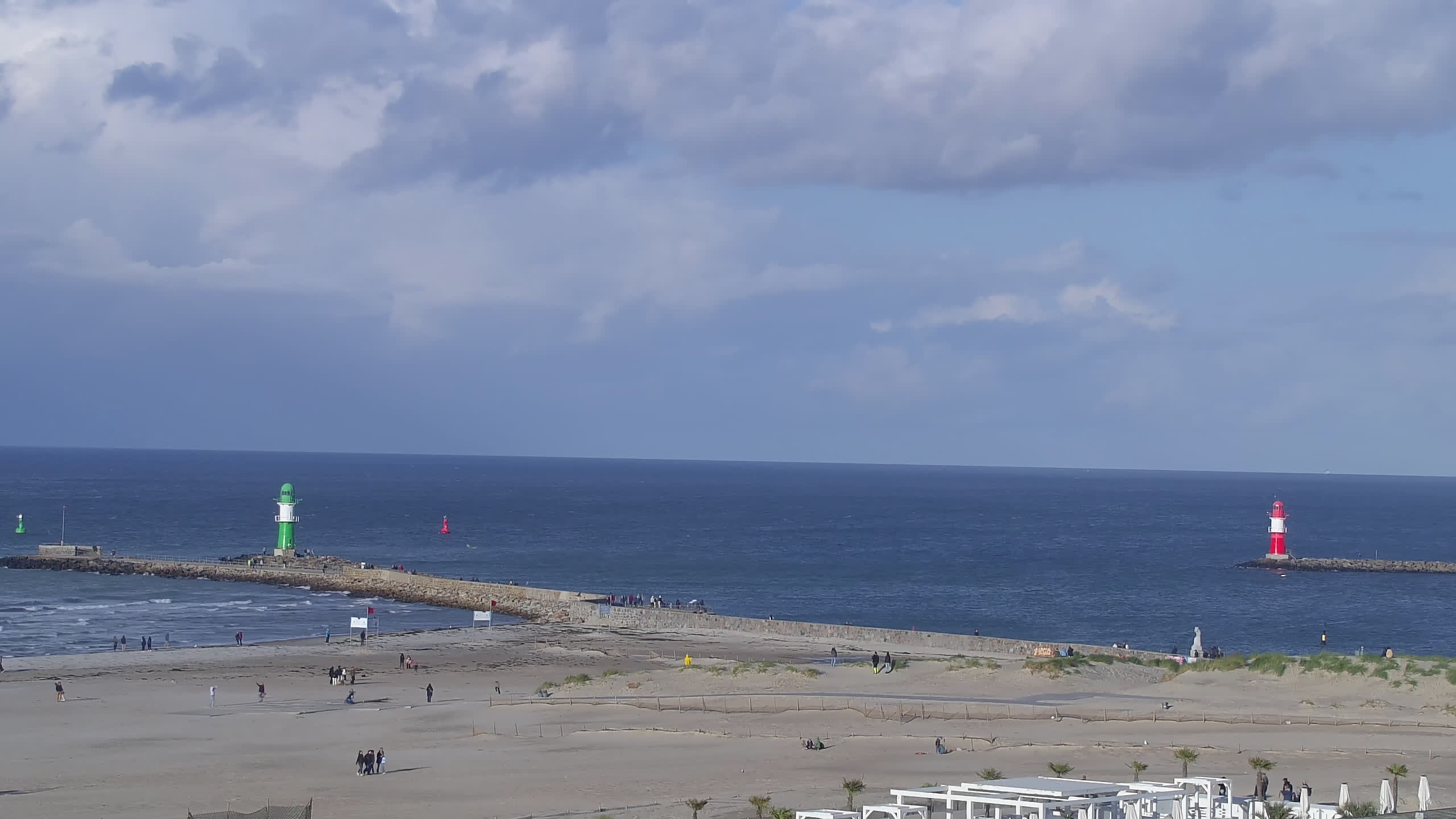 Archived image Webcam Warnemünde: Beach Hotel Hübner