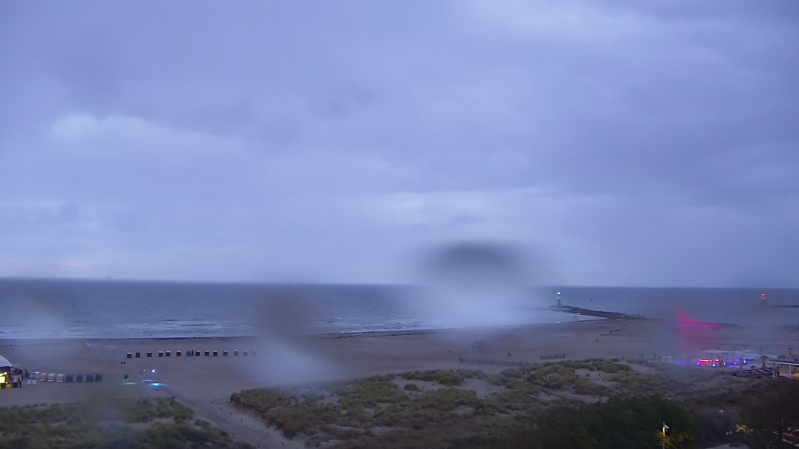 Archived image Webcam Warnemünde: Beach Hotel Hübner