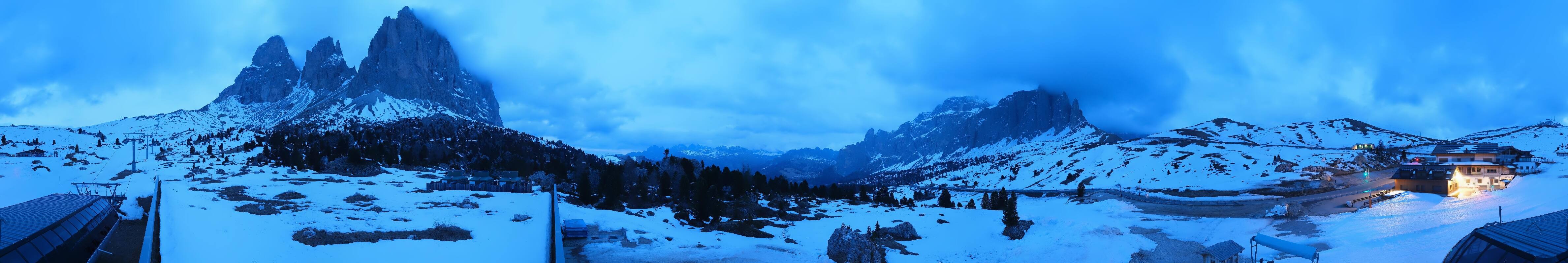 Archived image Webcam Sasso Levante chairlift, valley station