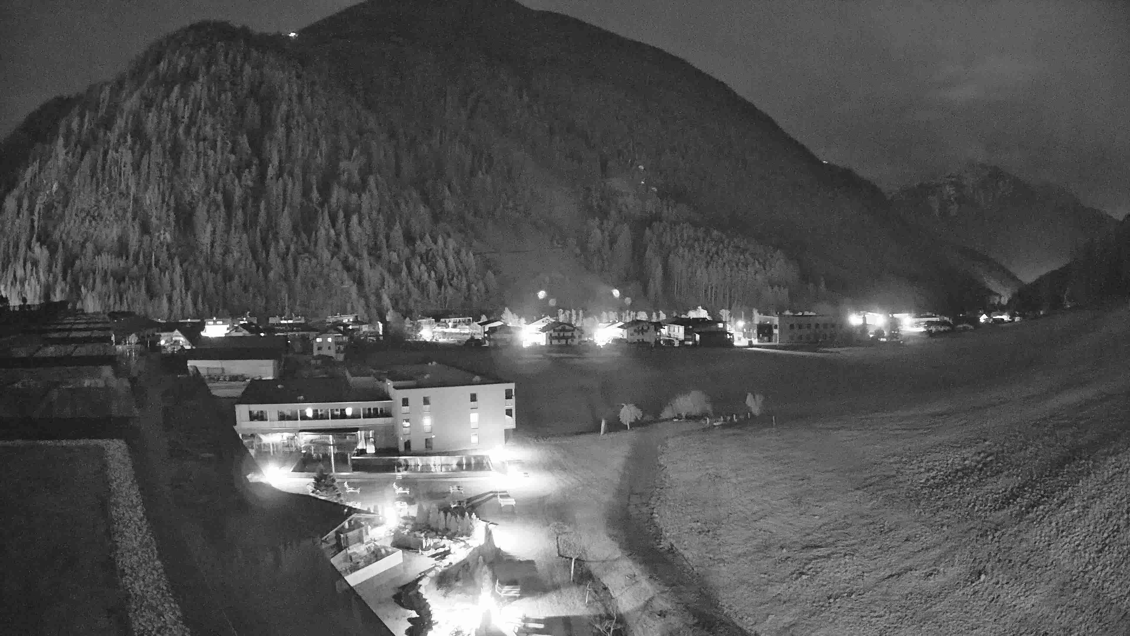 Archived image Webcam Hotel Schwarzenstein/ Ahrntal valley