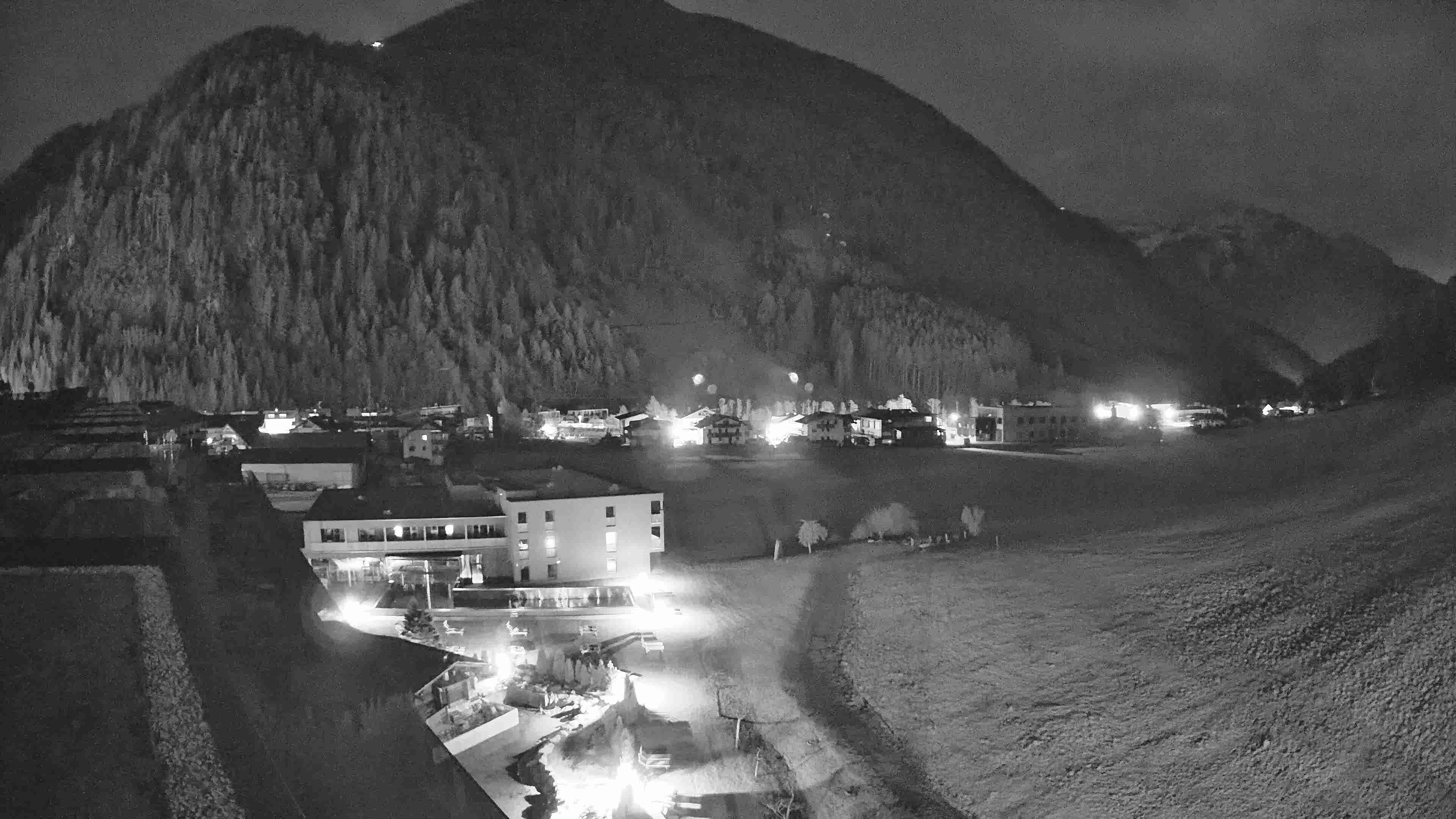 Archived image Webcam Hotel Schwarzenstein/ Ahrntal valley