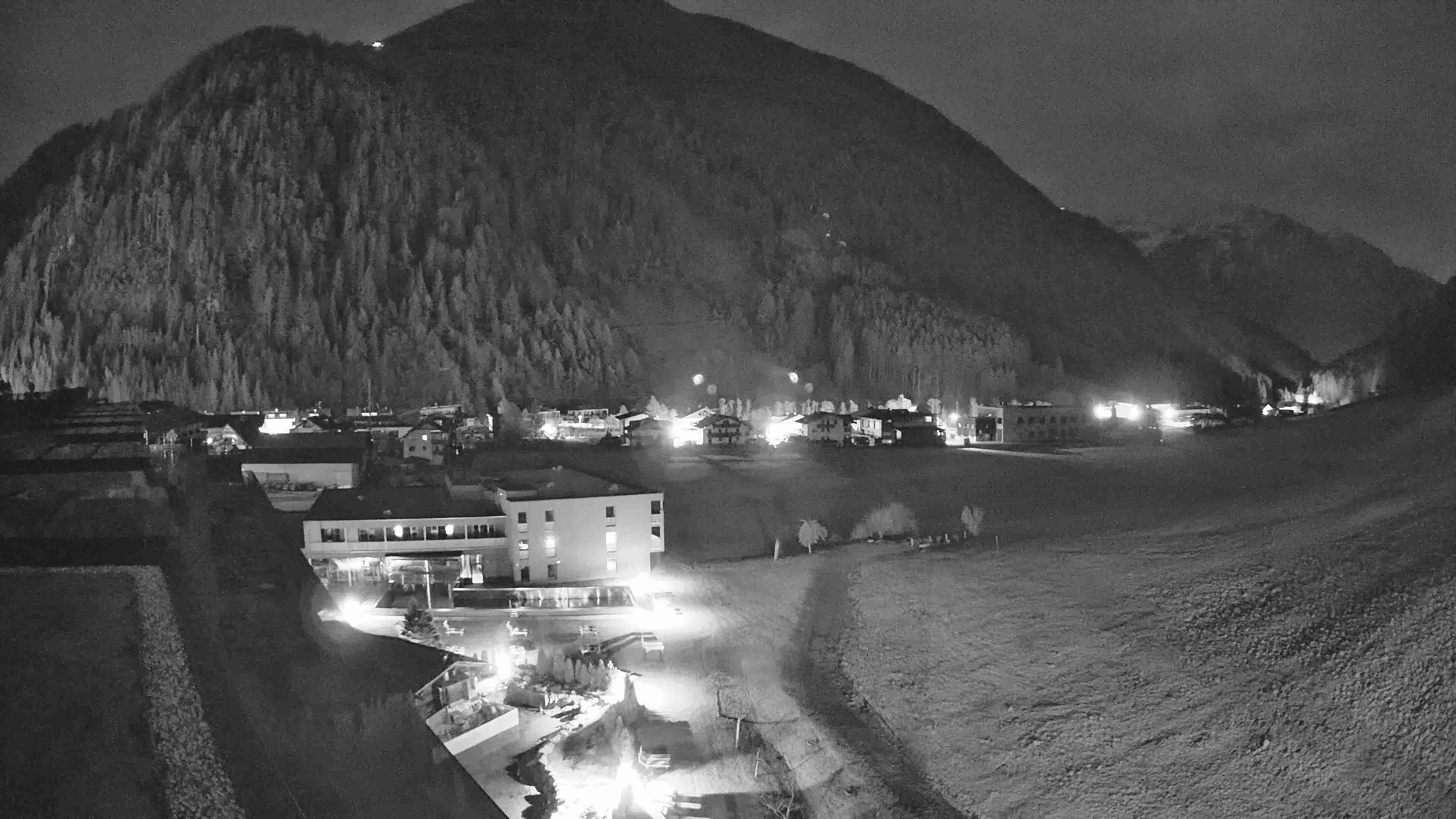 Archived image Webcam Hotel Schwarzenstein/ Ahrntal valley