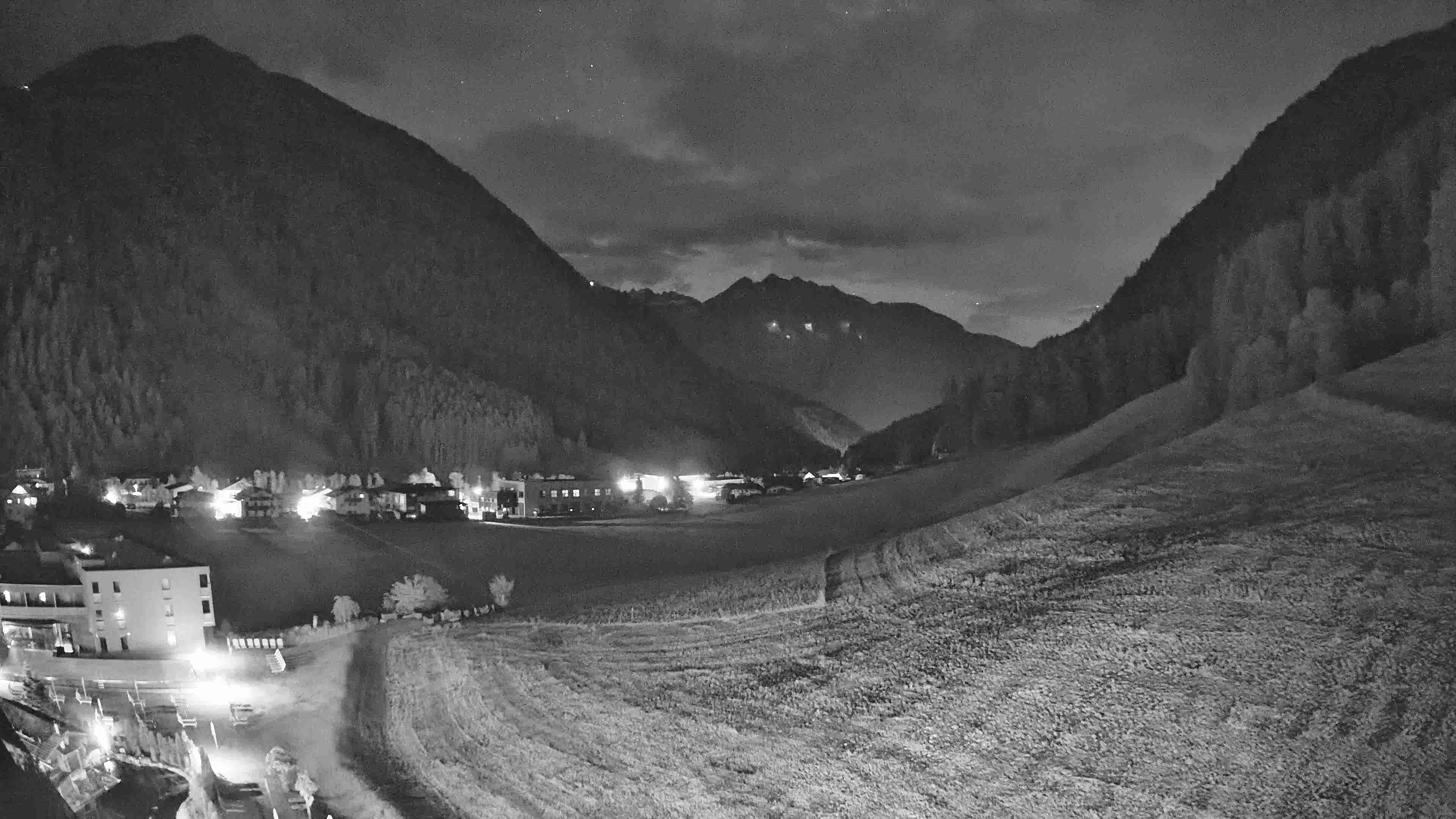 Archived image Webcam Hotel Schwarzenstein/ Ahrntal valley