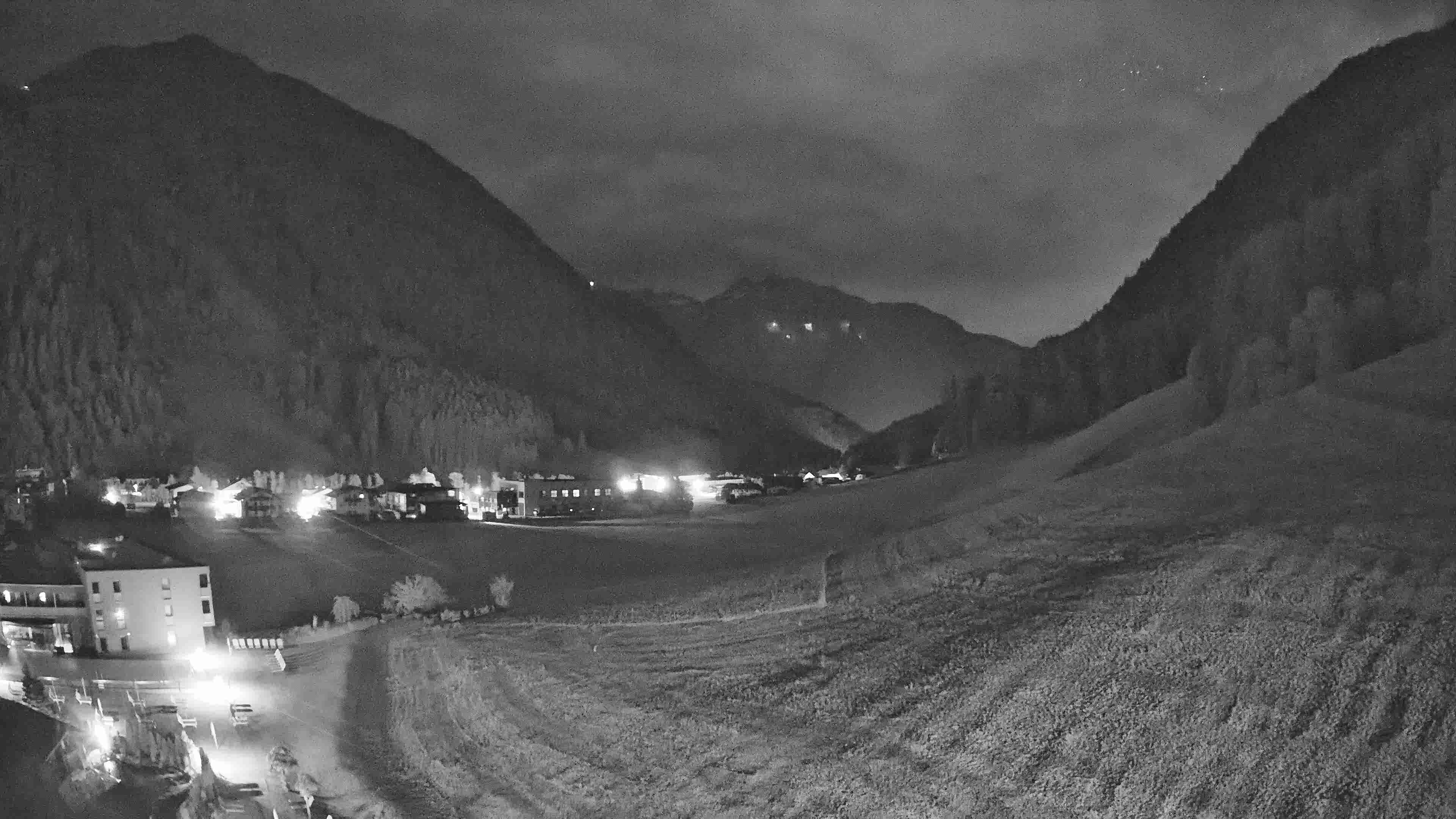 Archived image Webcam Hotel Schwarzenstein/ Ahrntal valley