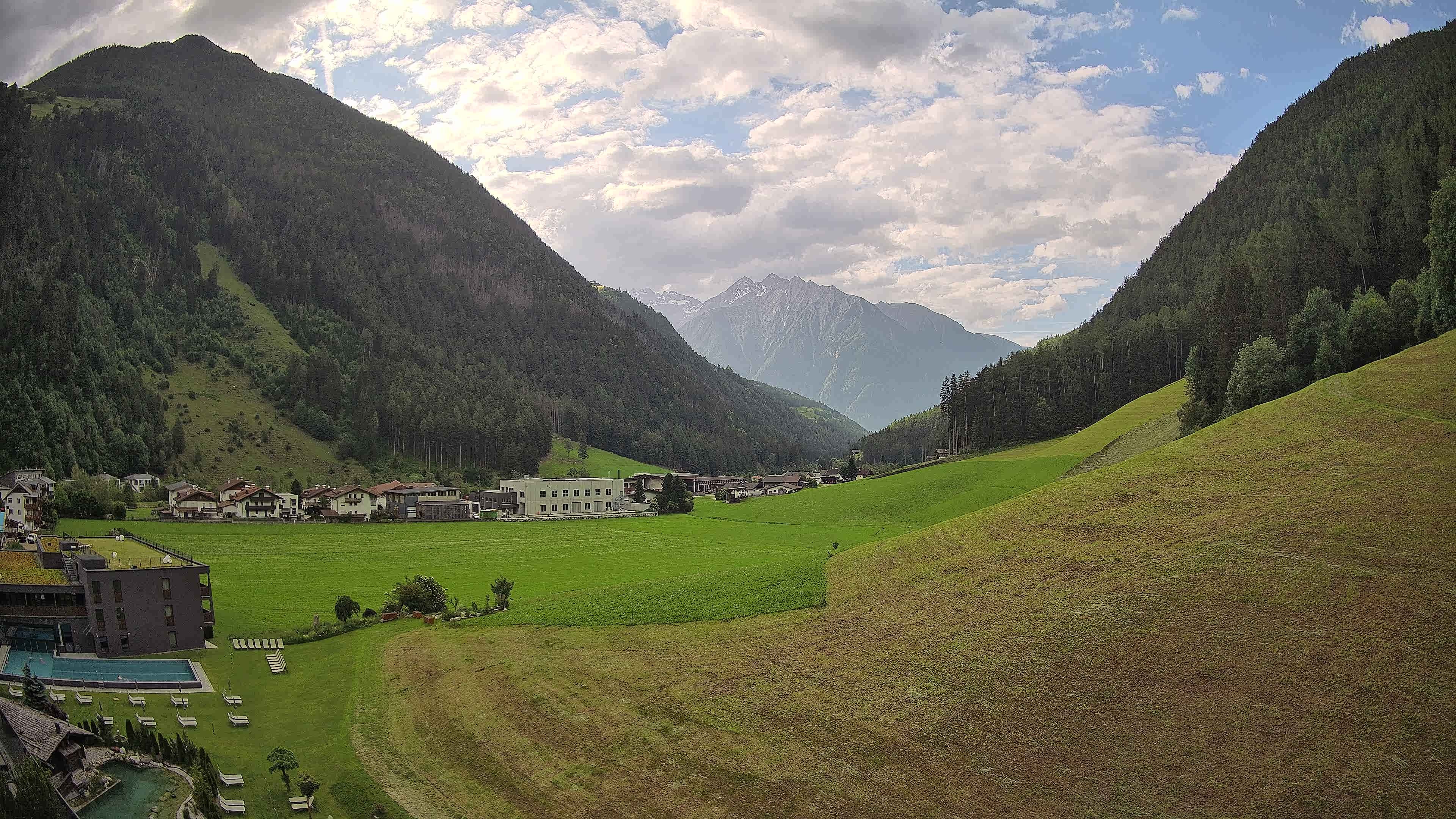 Archived image Webcam Hotel Schwarzenstein/ Ahrntal valley