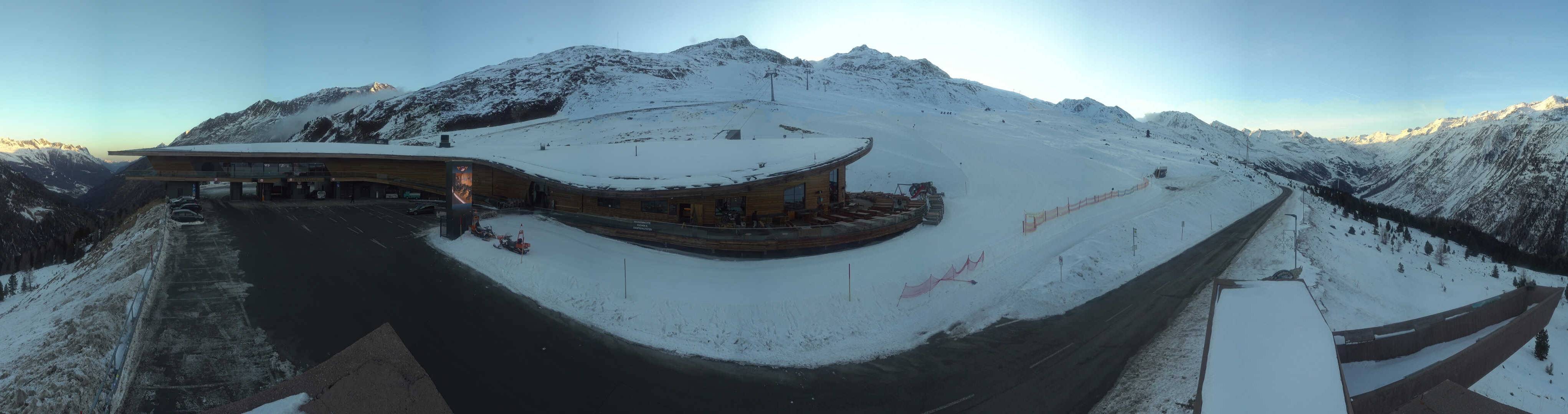 Archiv Foto Webcam Timmelsjoch: Mautstation Top Mountain Crosspoint