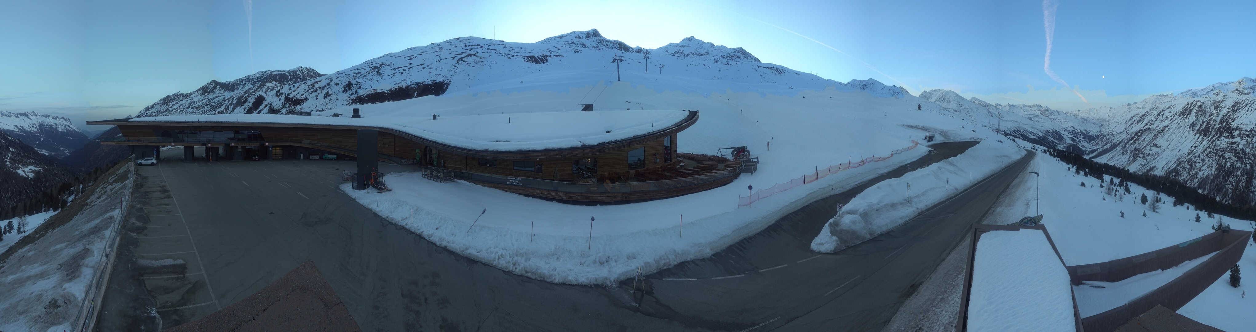 Archiv Foto Webcam Timmelsjoch: Mautstation Top Mountain Crosspoint