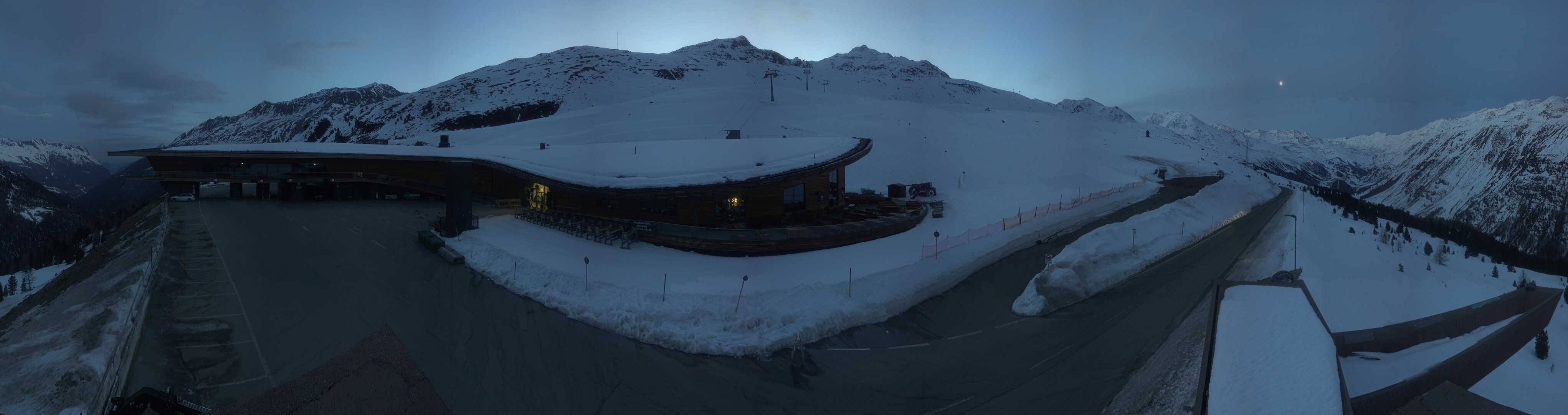 Archiv Foto Webcam Timmelsjoch: Mautstation Top Mountain Crosspoint