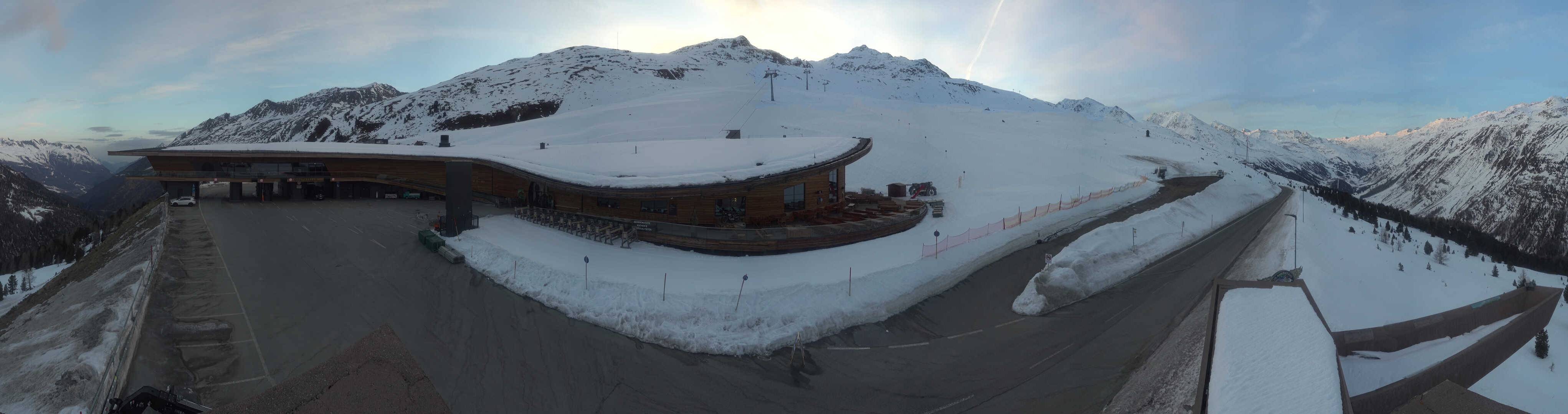 Archiv Foto Webcam Timmelsjoch: Mautstation Top Mountain Crosspoint