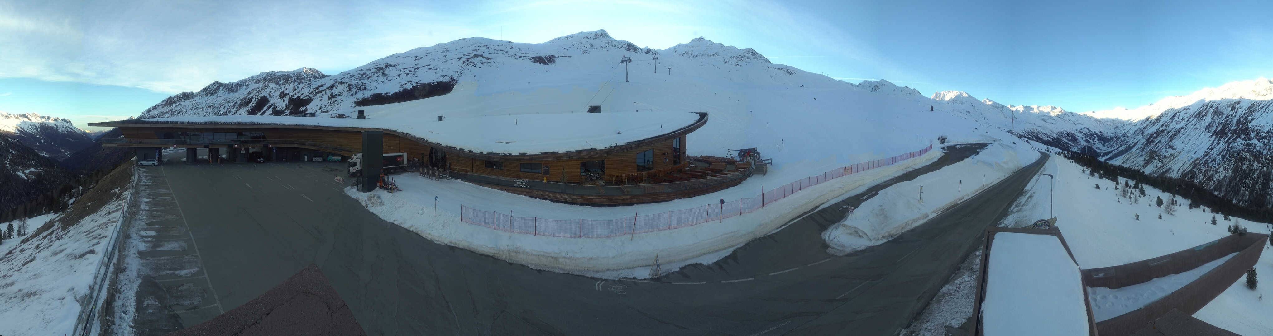 Archiv Foto Webcam Timmelsjoch: Mautstation Top Mountain Crosspoint