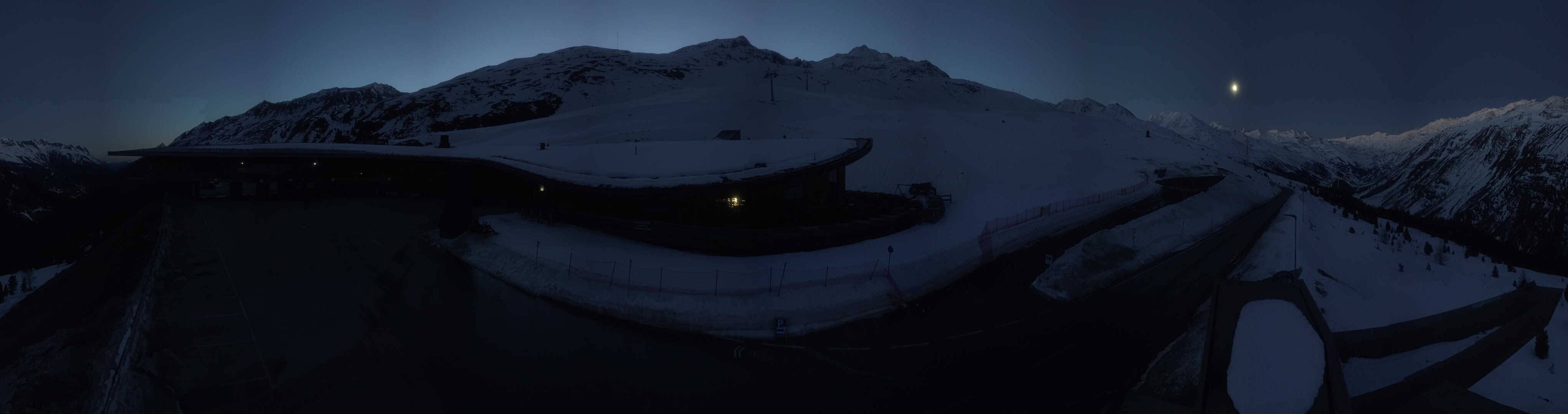 Archiv Foto Webcam Timmelsjoch: Mautstation Top Mountain Crosspoint