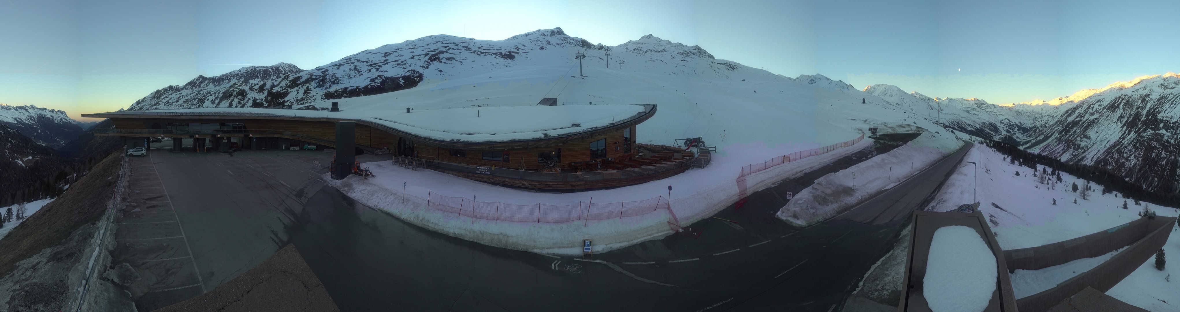 Archiv Foto Webcam Timmelsjoch: Mautstation Top Mountain Crosspoint