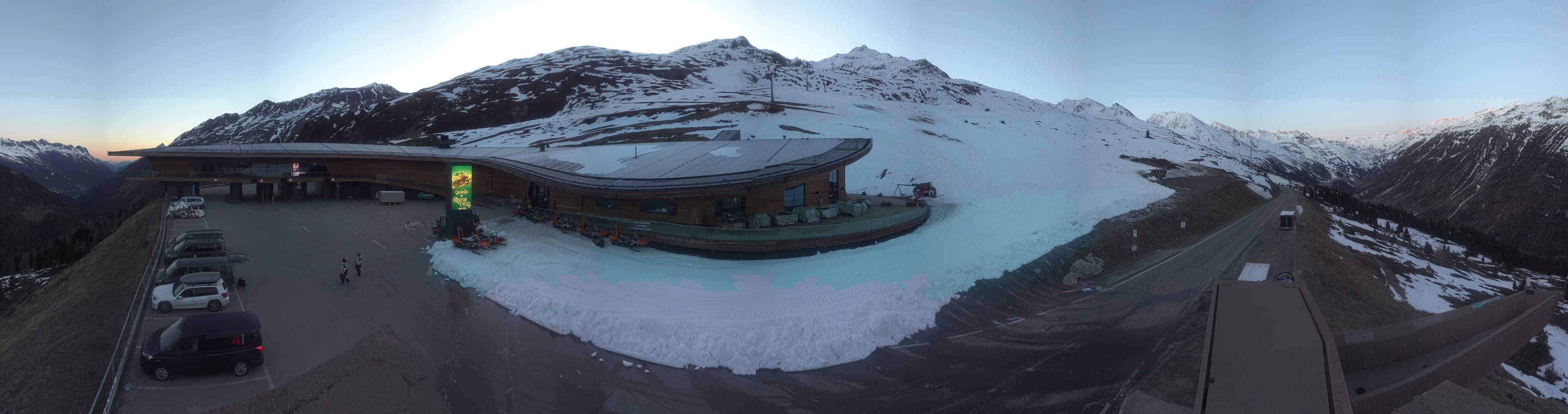 Archiv Foto Webcam Timmelsjoch: Mautstation Top Mountain Crosspoint