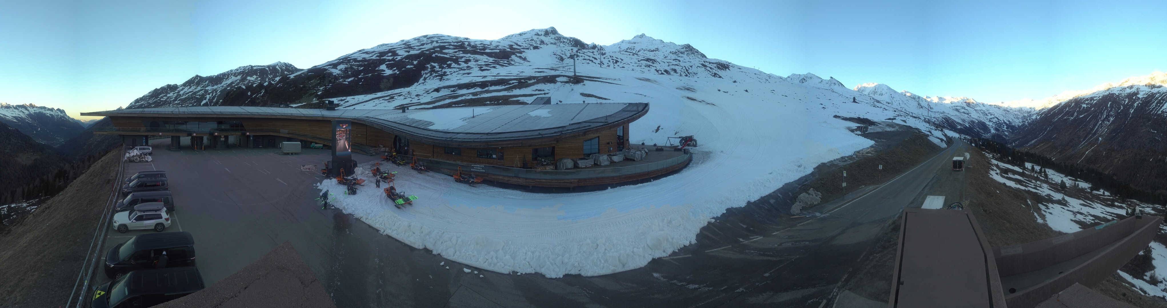 Archiv Foto Webcam Timmelsjoch: Mautstation Top Mountain Crosspoint