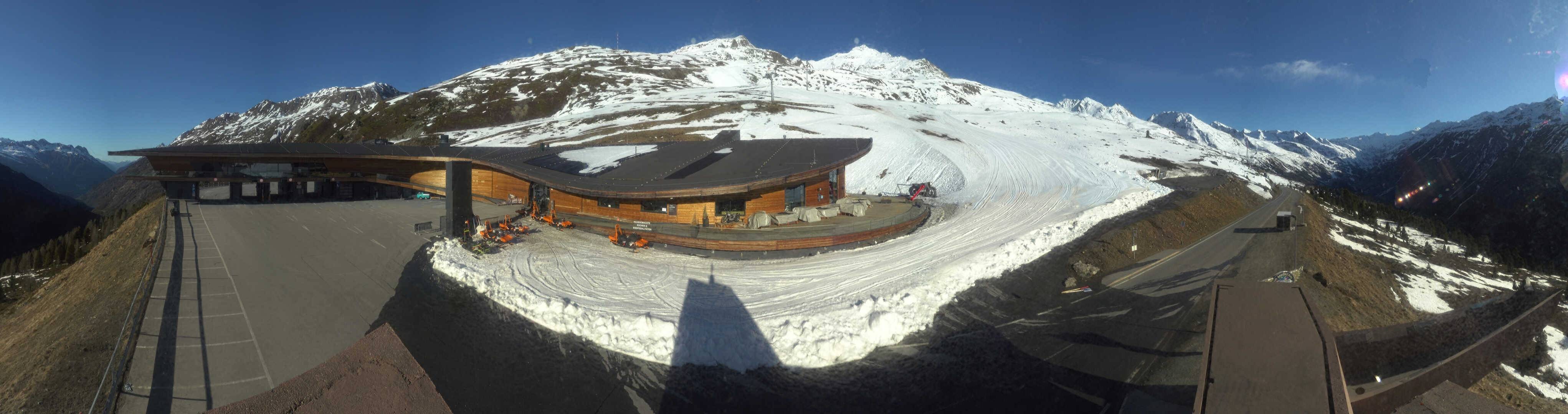 Archiv Foto Webcam Timmelsjoch: Mautstation Top Mountain Crosspoint