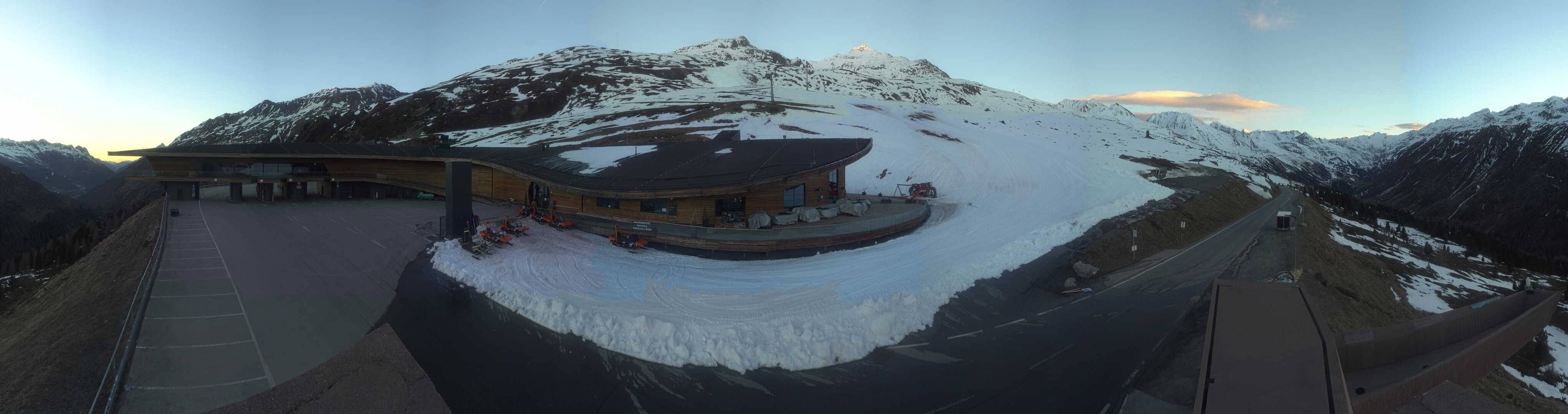 Archiv Foto Webcam Timmelsjoch: Mautstation Top Mountain Crosspoint