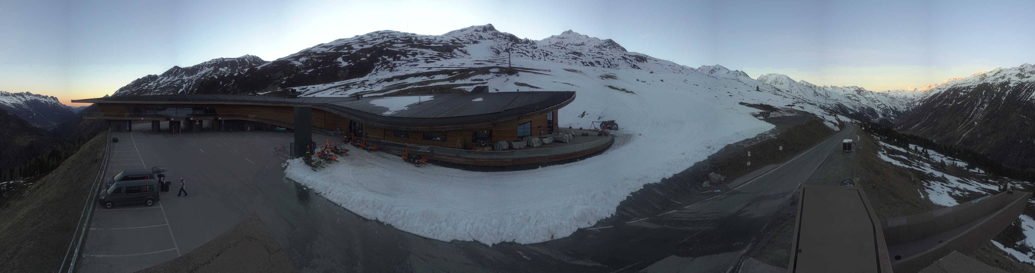 Archiv Foto Webcam Timmelsjoch: Mautstation Top Mountain Crosspoint