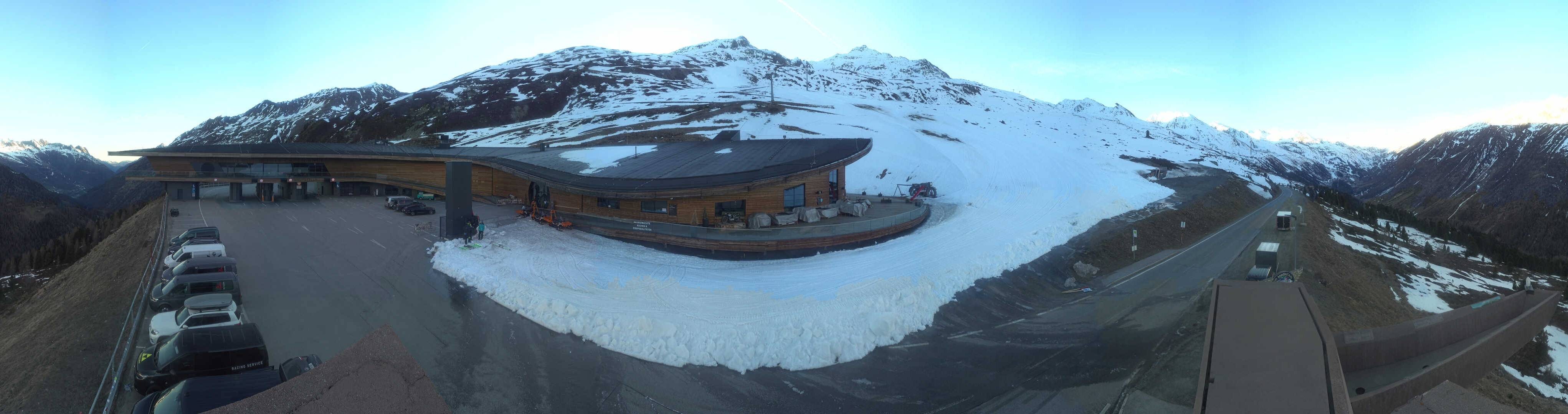 Archiv Foto Webcam Timmelsjoch: Mautstation Top Mountain Crosspoint