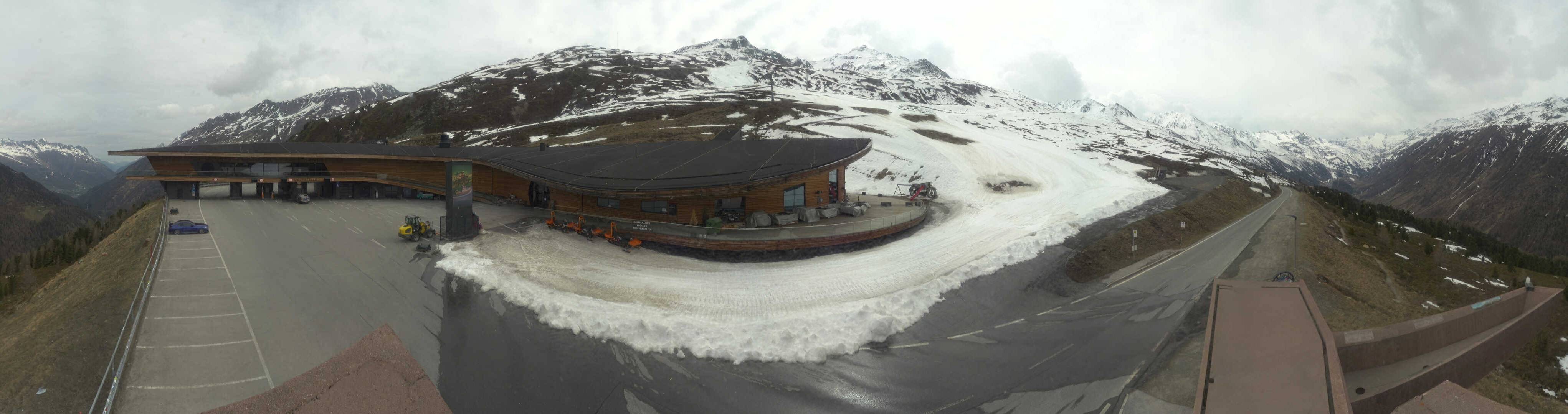 Archiv Foto Webcam Timmelsjoch: Mautstation Top Mountain Crosspoint