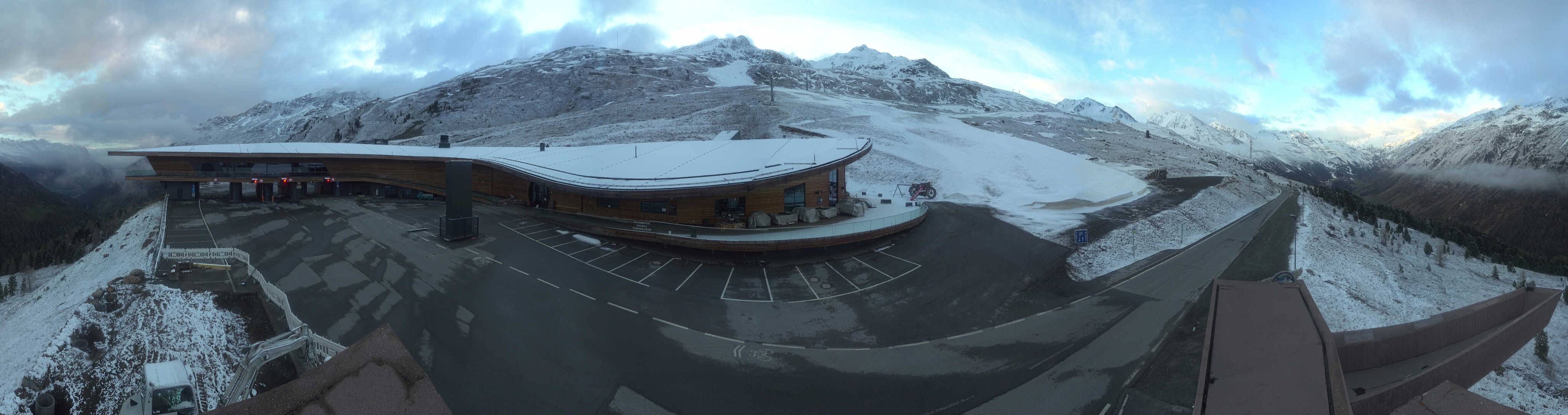 Archiv Foto Webcam Timmelsjoch: Mautstation Top Mountain Crosspoint