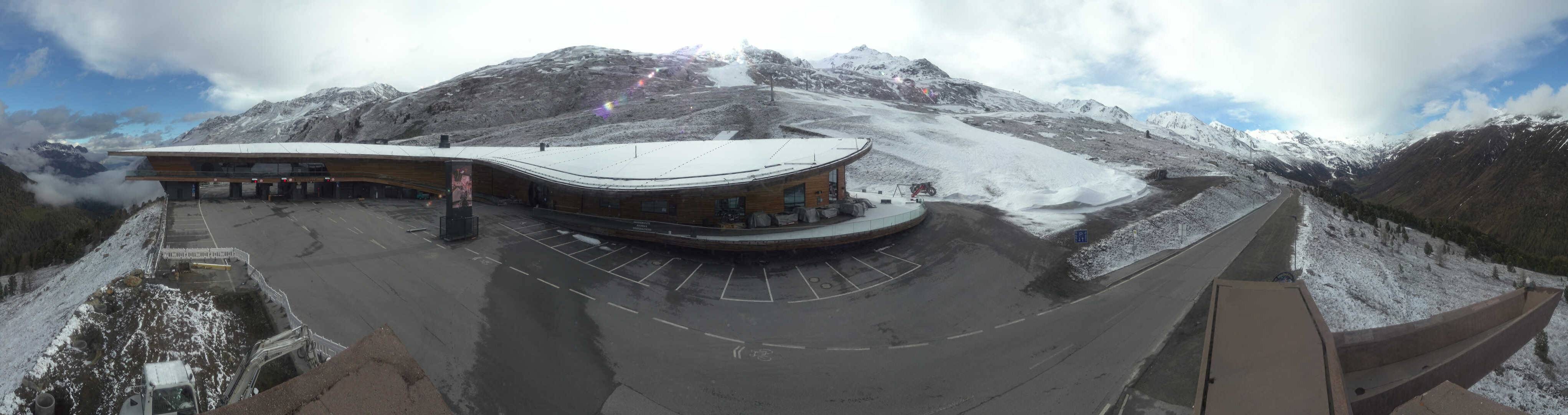 Archiv Foto Webcam Timmelsjoch: Mautstation Top Mountain Crosspoint