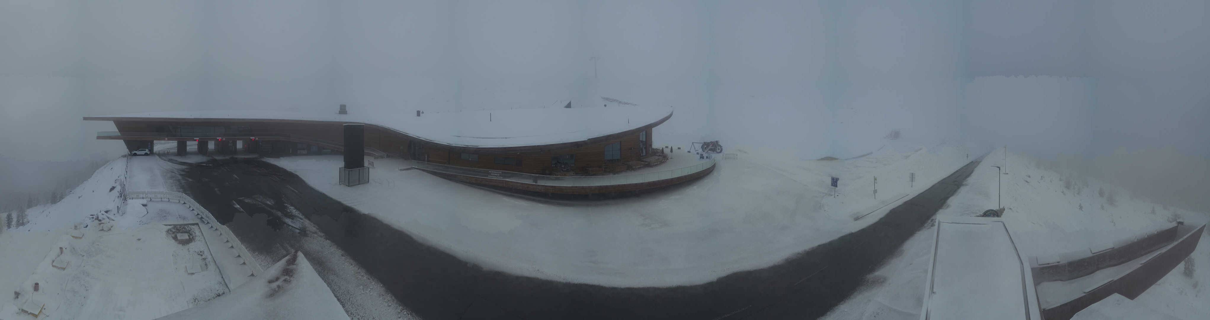 Archiv Foto Webcam Timmelsjoch: Mautstation Top Mountain Crosspoint