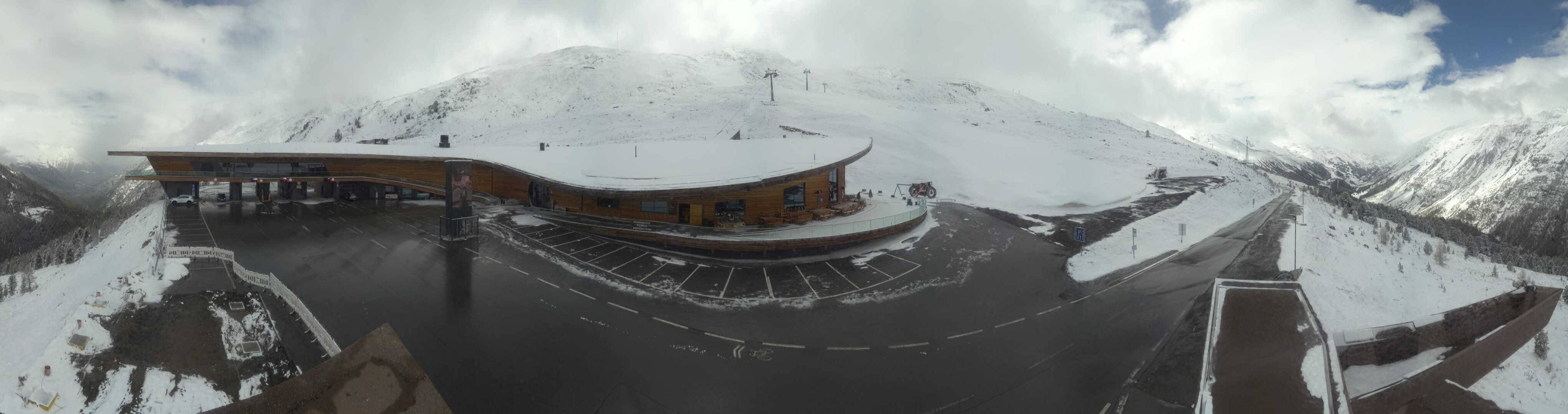 Archiv Foto Webcam Timmelsjoch: Mautstation Top Mountain Crosspoint