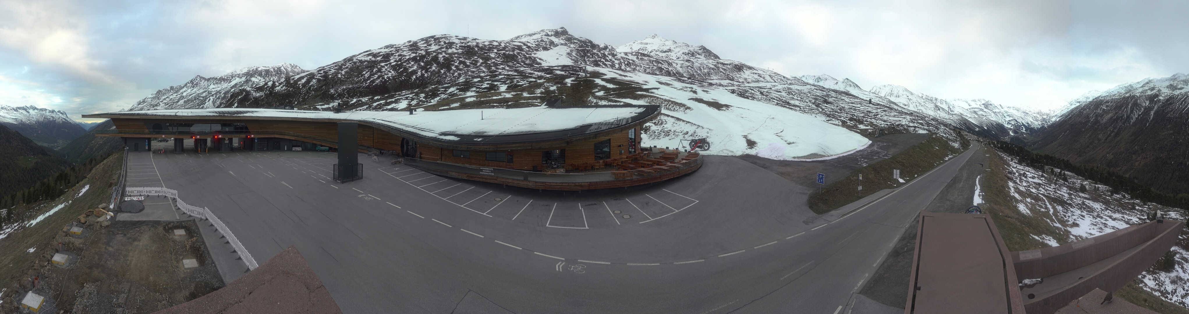 Archiv Foto Webcam Timmelsjoch: Mautstation Top Mountain Crosspoint