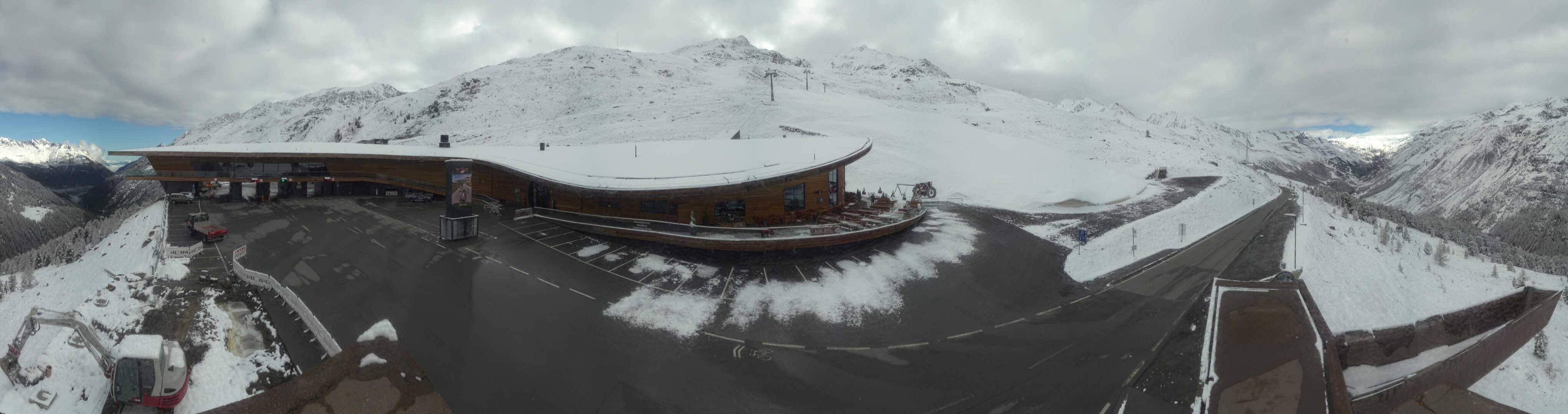 Archiv Foto Webcam Timmelsjoch: Mautstation Top Mountain Crosspoint