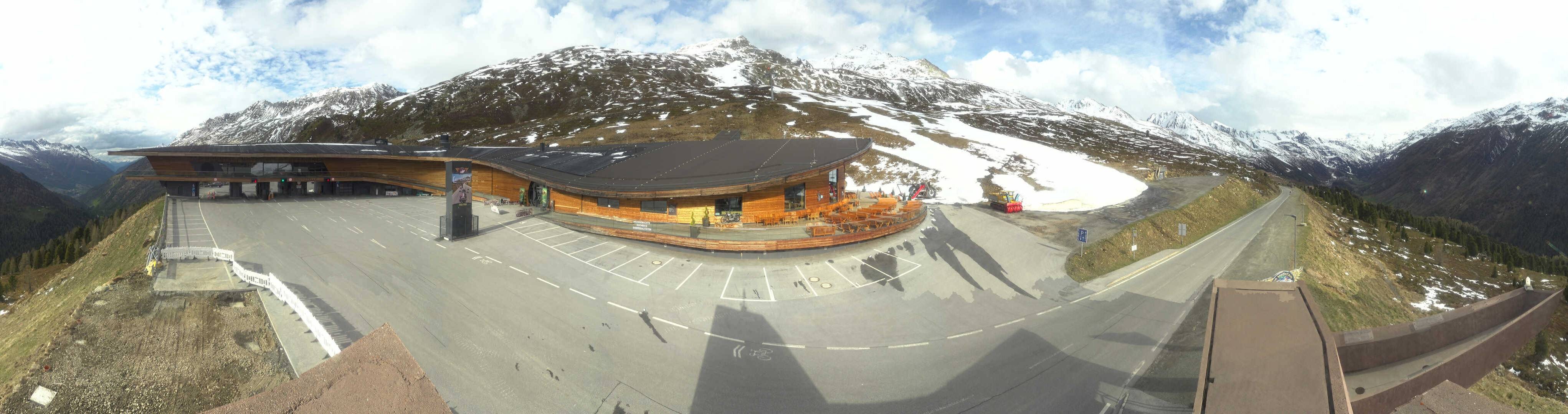 Archiv Foto Webcam Timmelsjoch: Mautstation Top Mountain Crosspoint