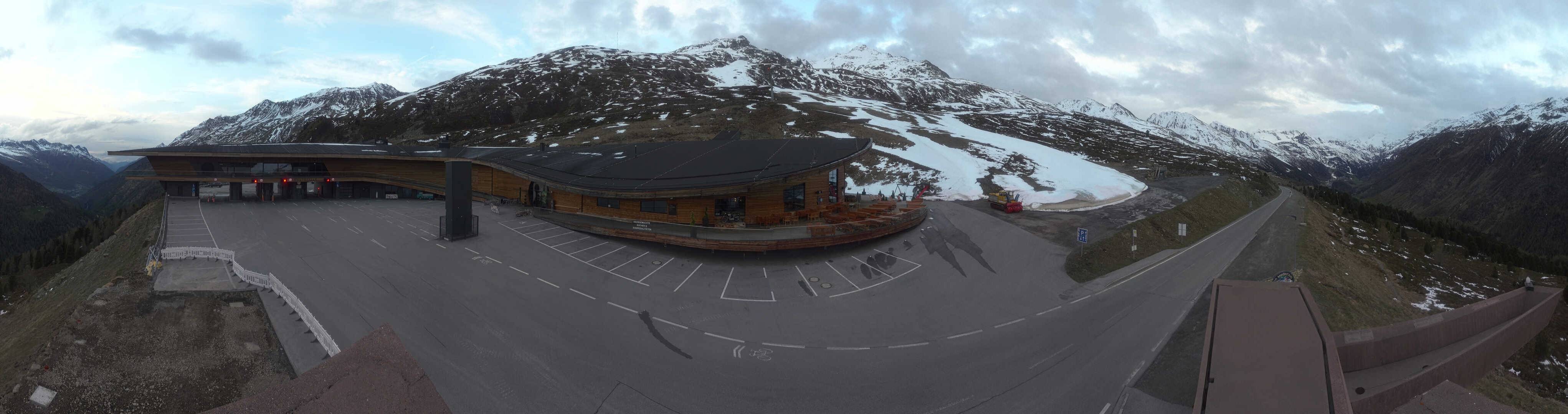 Archiv Foto Webcam Timmelsjoch: Mautstation Top Mountain Crosspoint