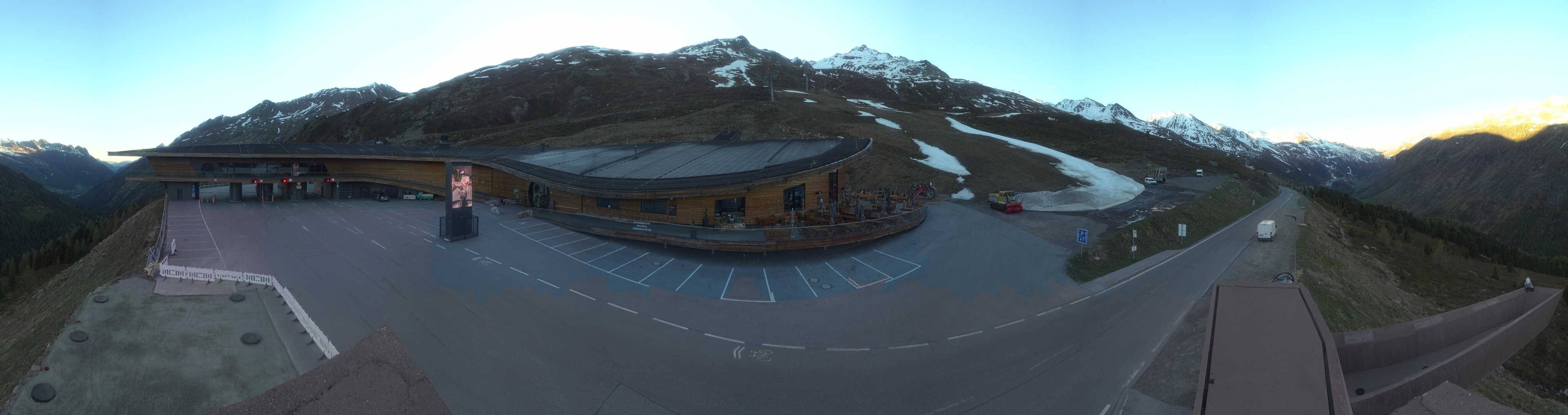 Archiv Foto Webcam Timmelsjoch: Mautstation Top Mountain Crosspoint