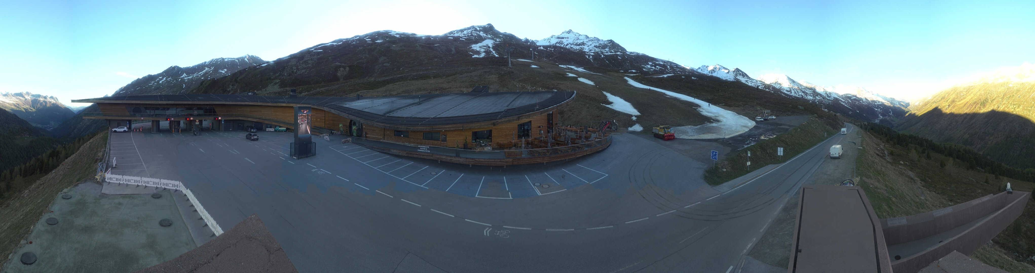 Archiv Foto Webcam Timmelsjoch: Mautstation Top Mountain Crosspoint